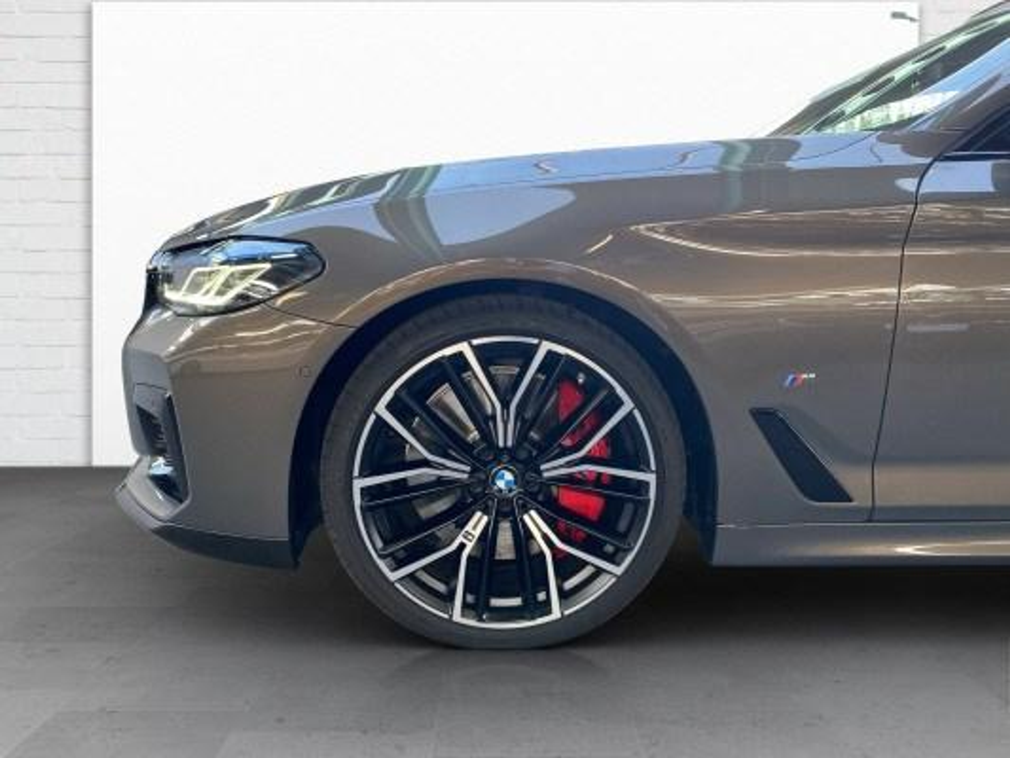 listing desktop thumbnail image 16