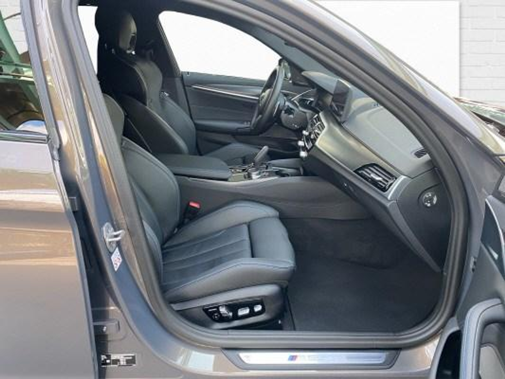 listing desktop thumbnail image 12