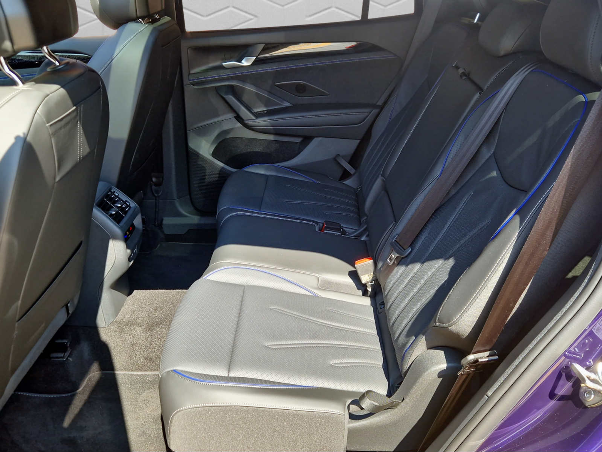 listing desktop thumbnail image 12