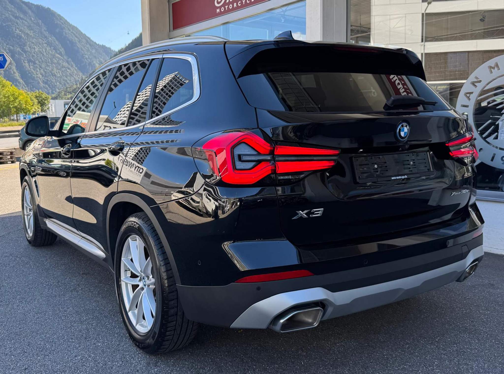 listing desktop thumbnail image 3