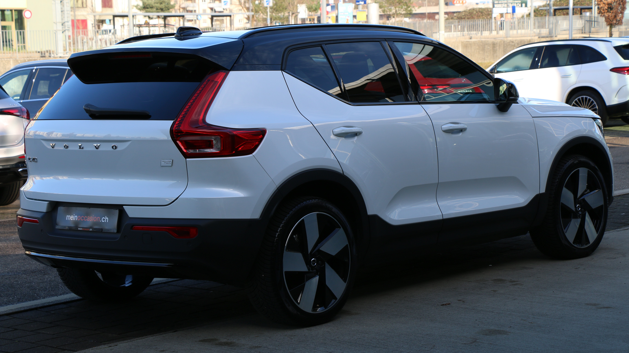 listing desktop thumbnail image 5