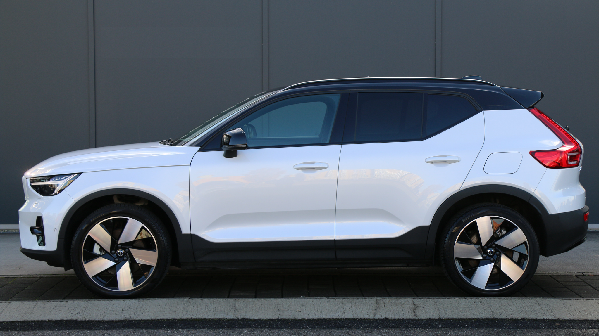 listing desktop thumbnail image 2