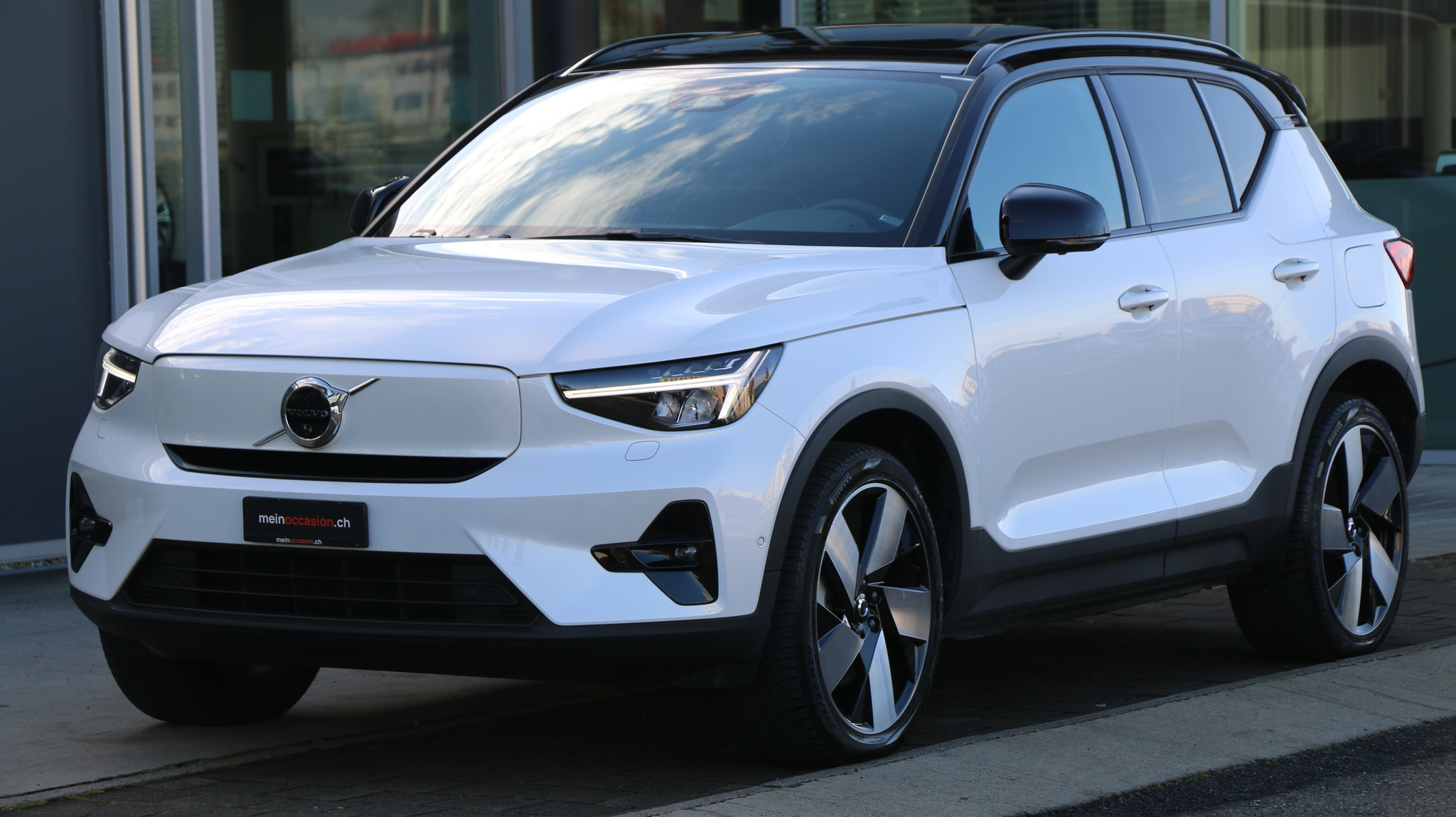 listing desktop thumbnail image 1