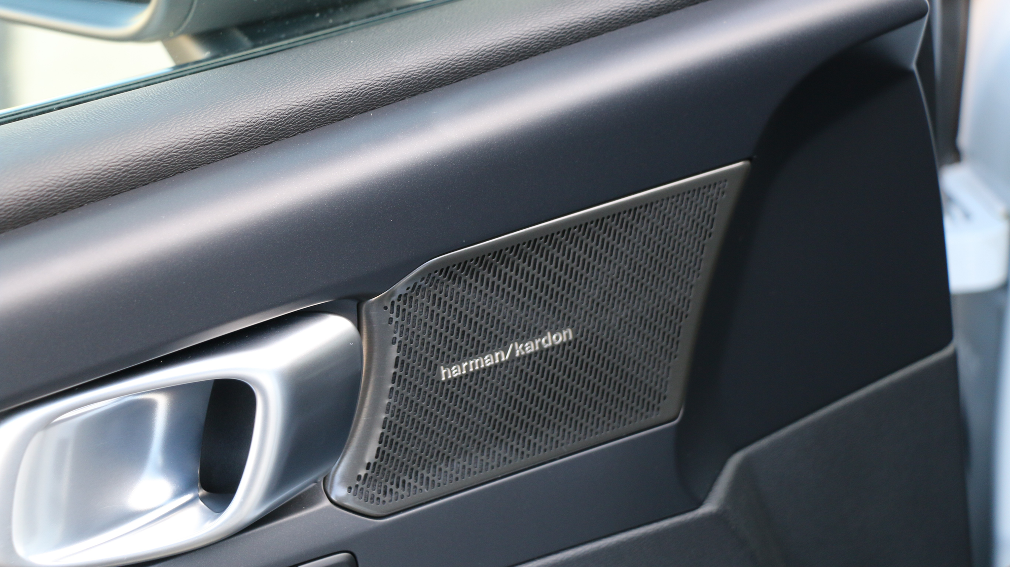 listing desktop thumbnail image 15