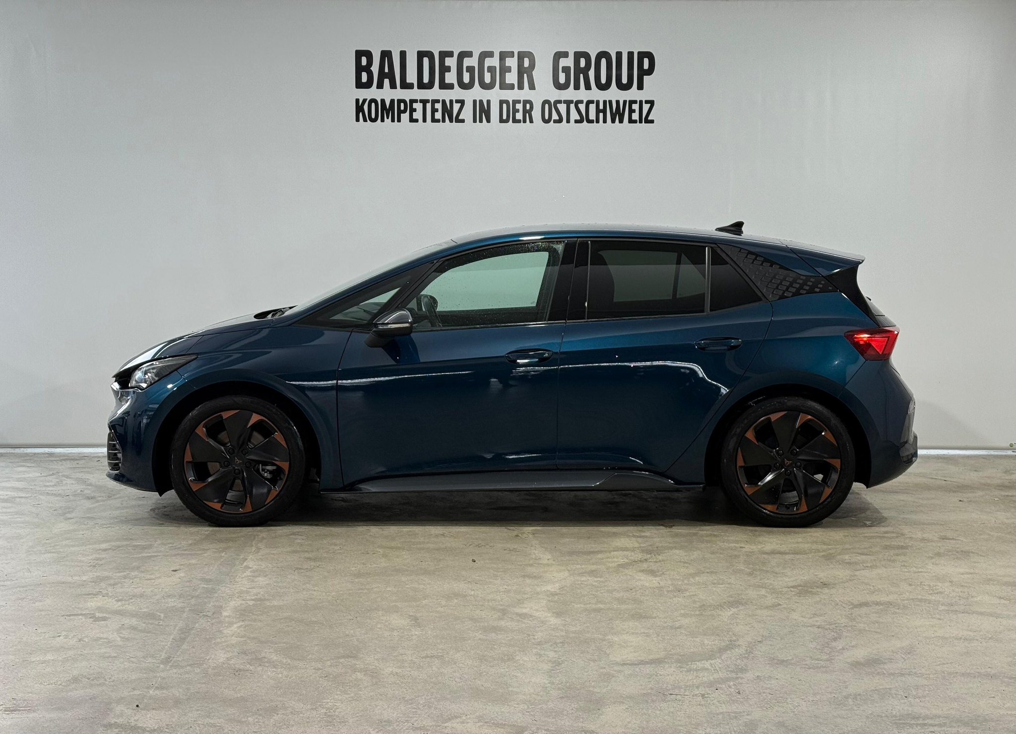 listing desktop thumbnail image 1