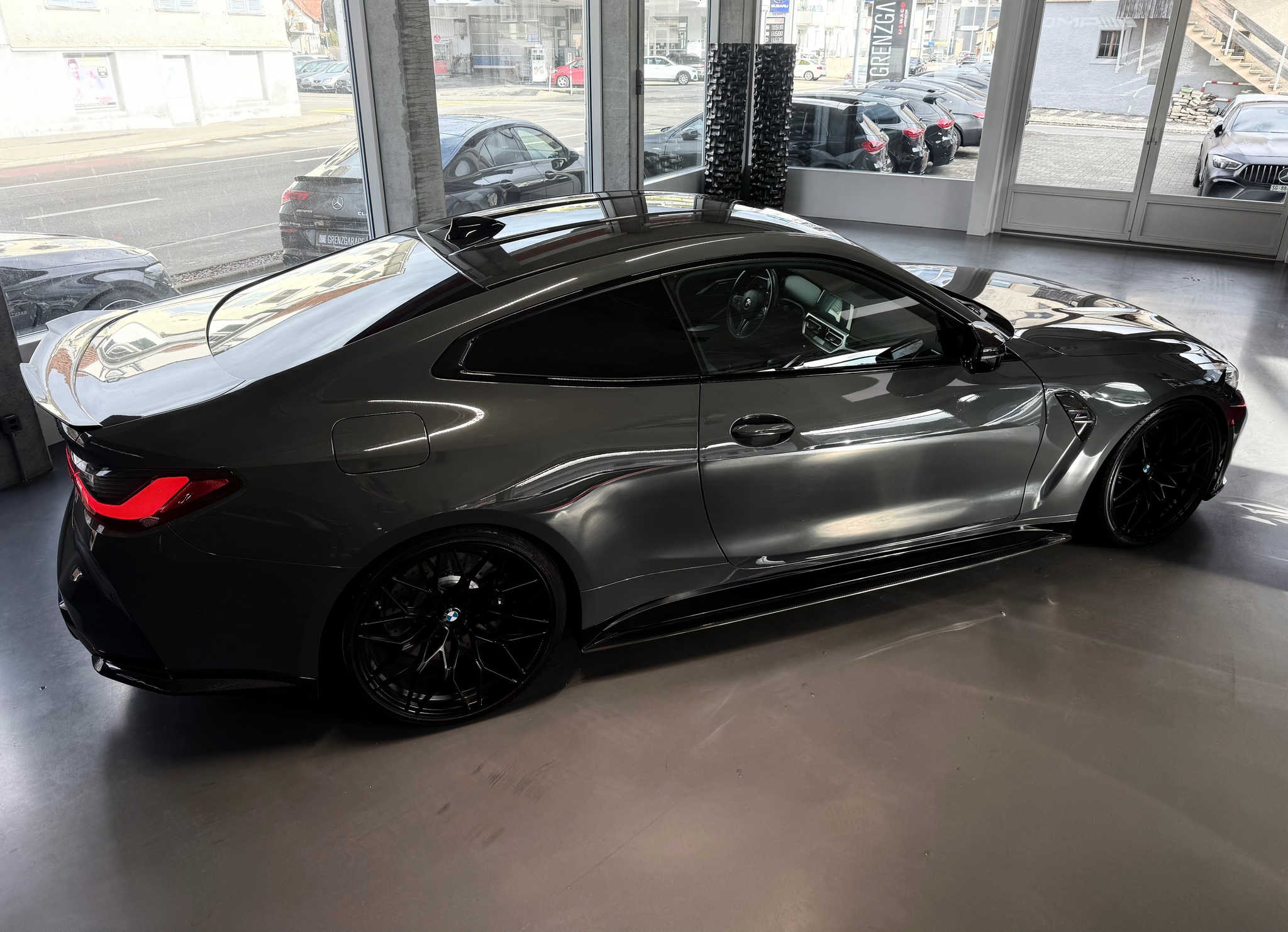 listing desktop thumbnail image 5