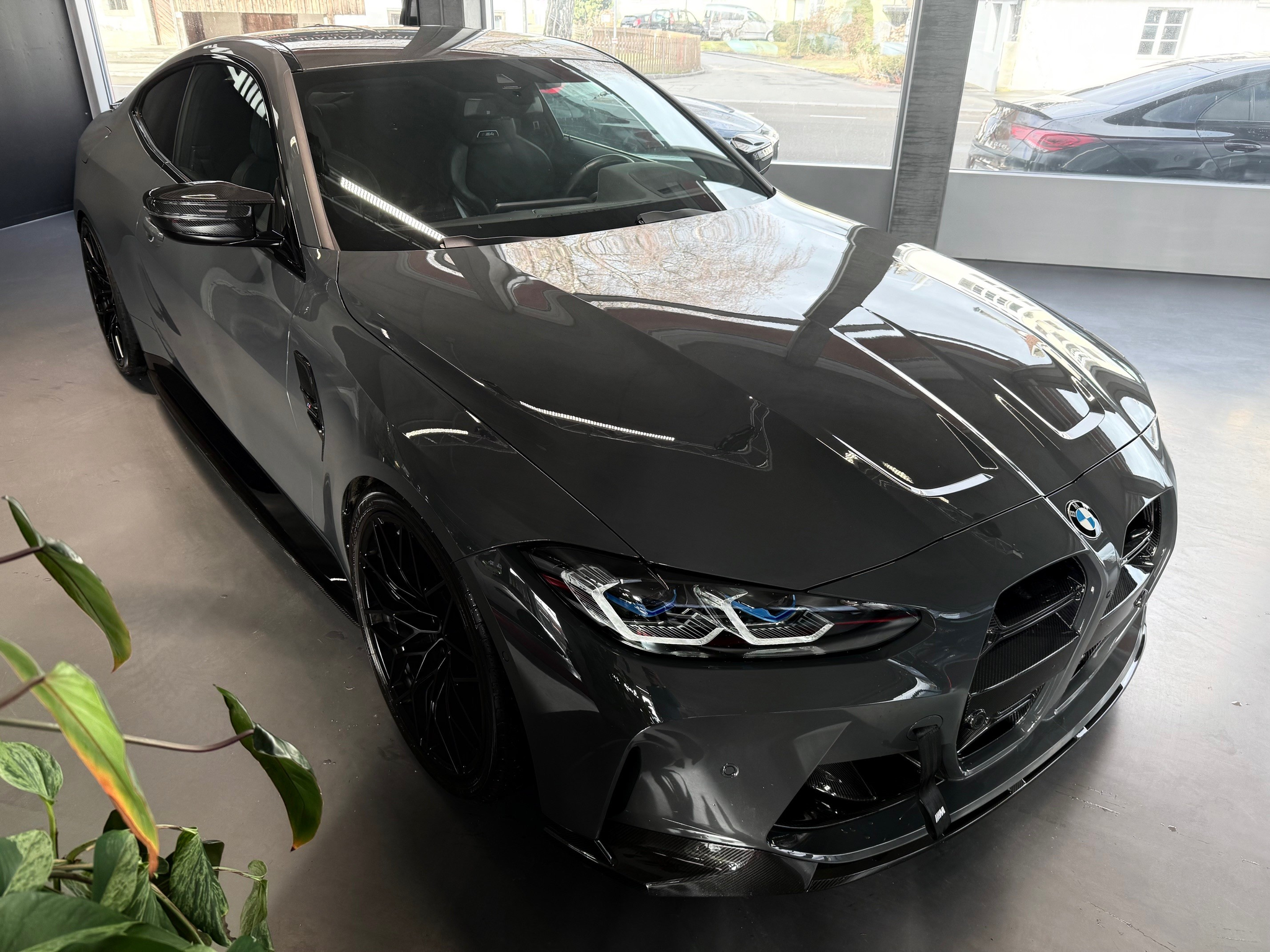 listing desktop thumbnail image 1