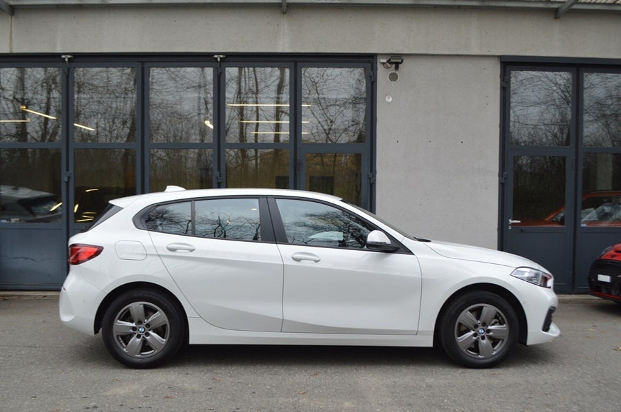 listing desktop thumbnail image 15