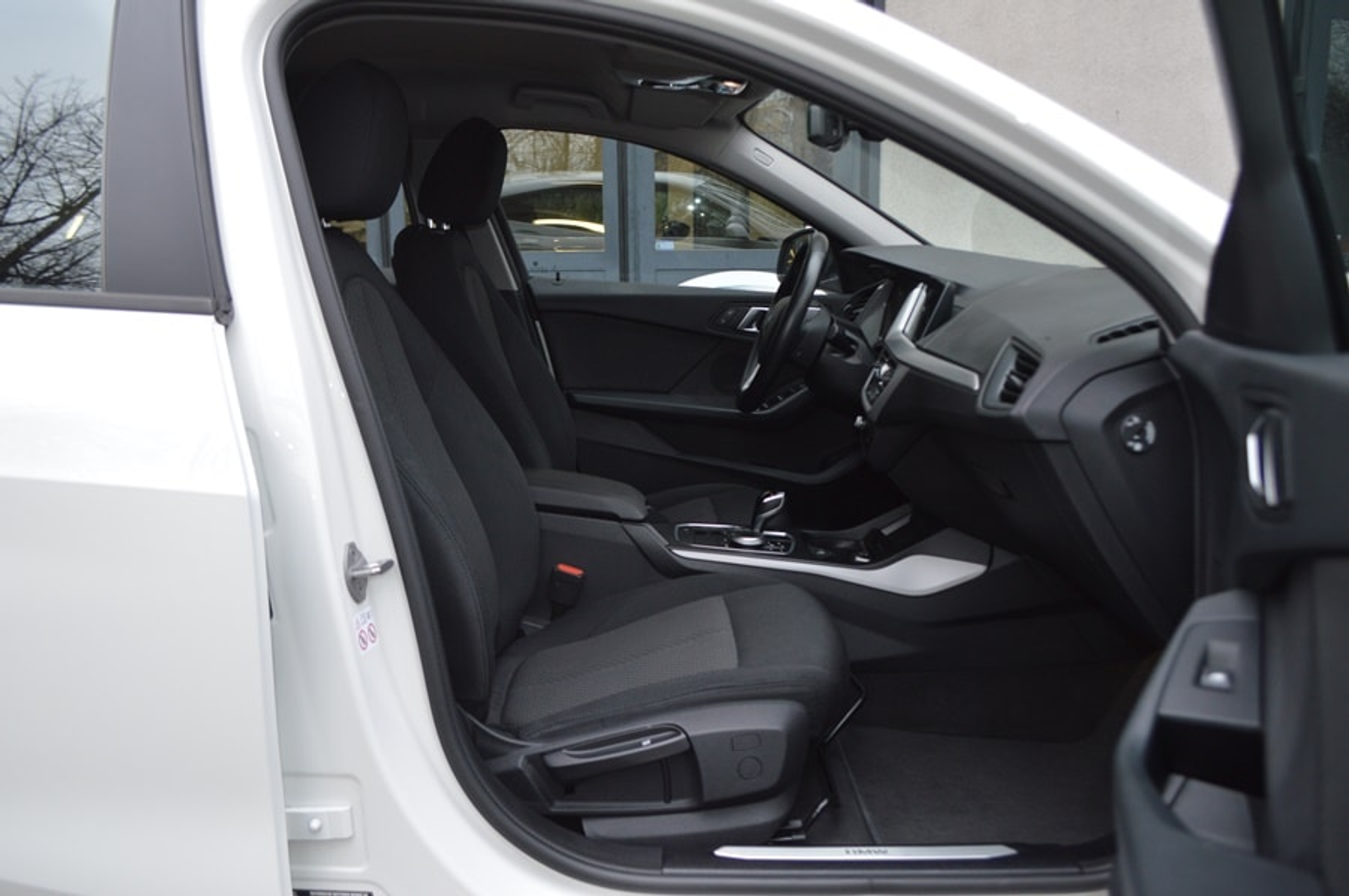 listing desktop thumbnail image 6