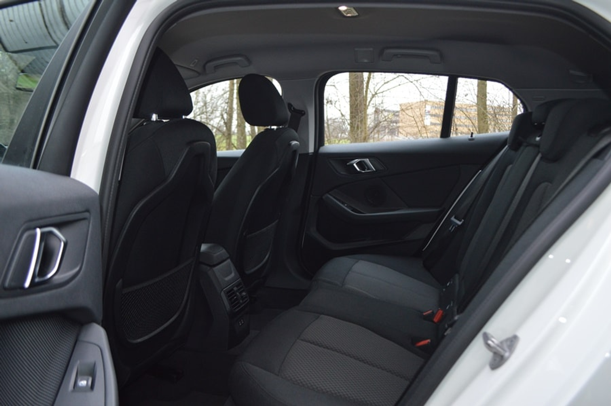 listing desktop thumbnail image 5