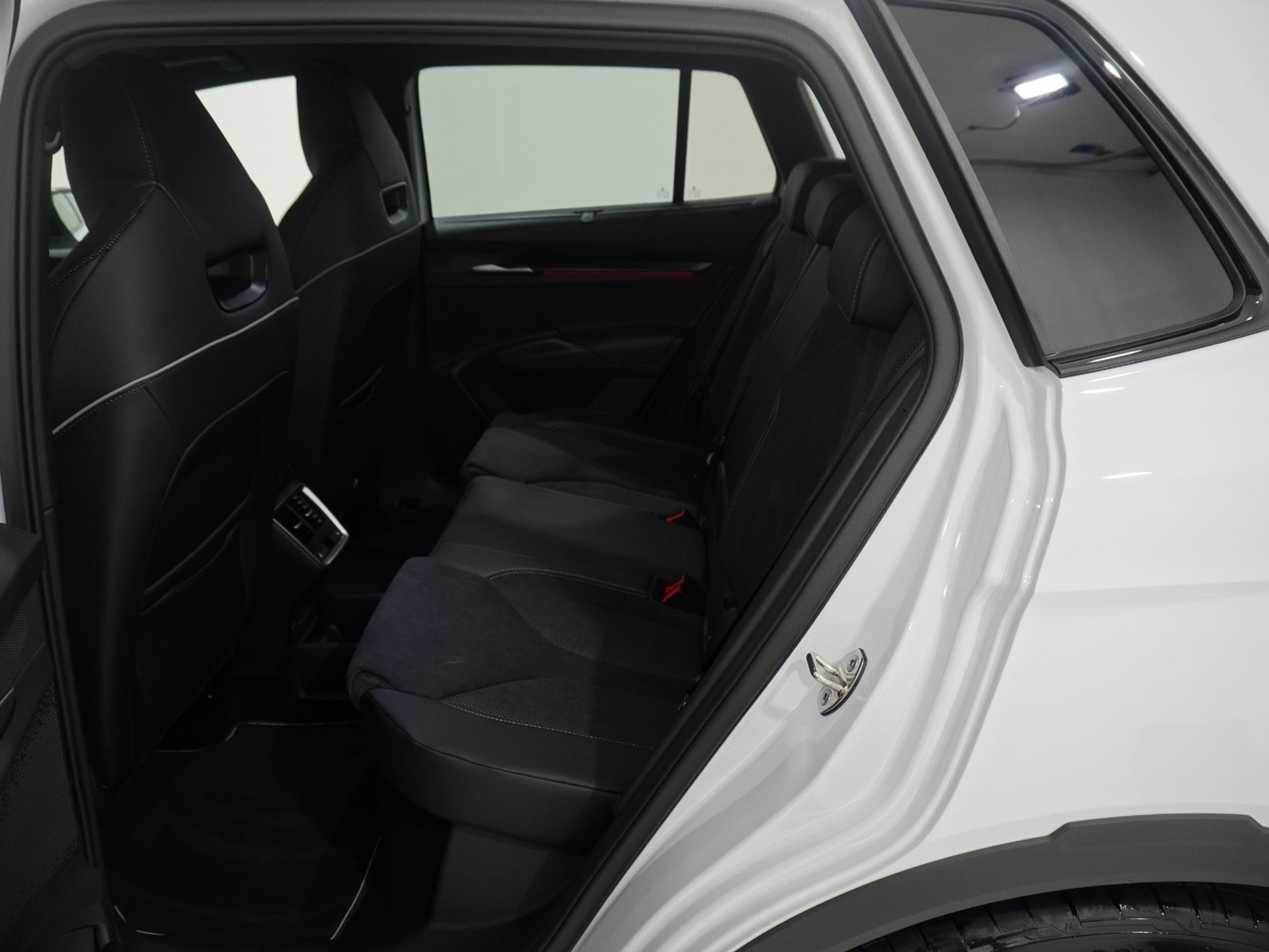 listing desktop thumbnail image 15