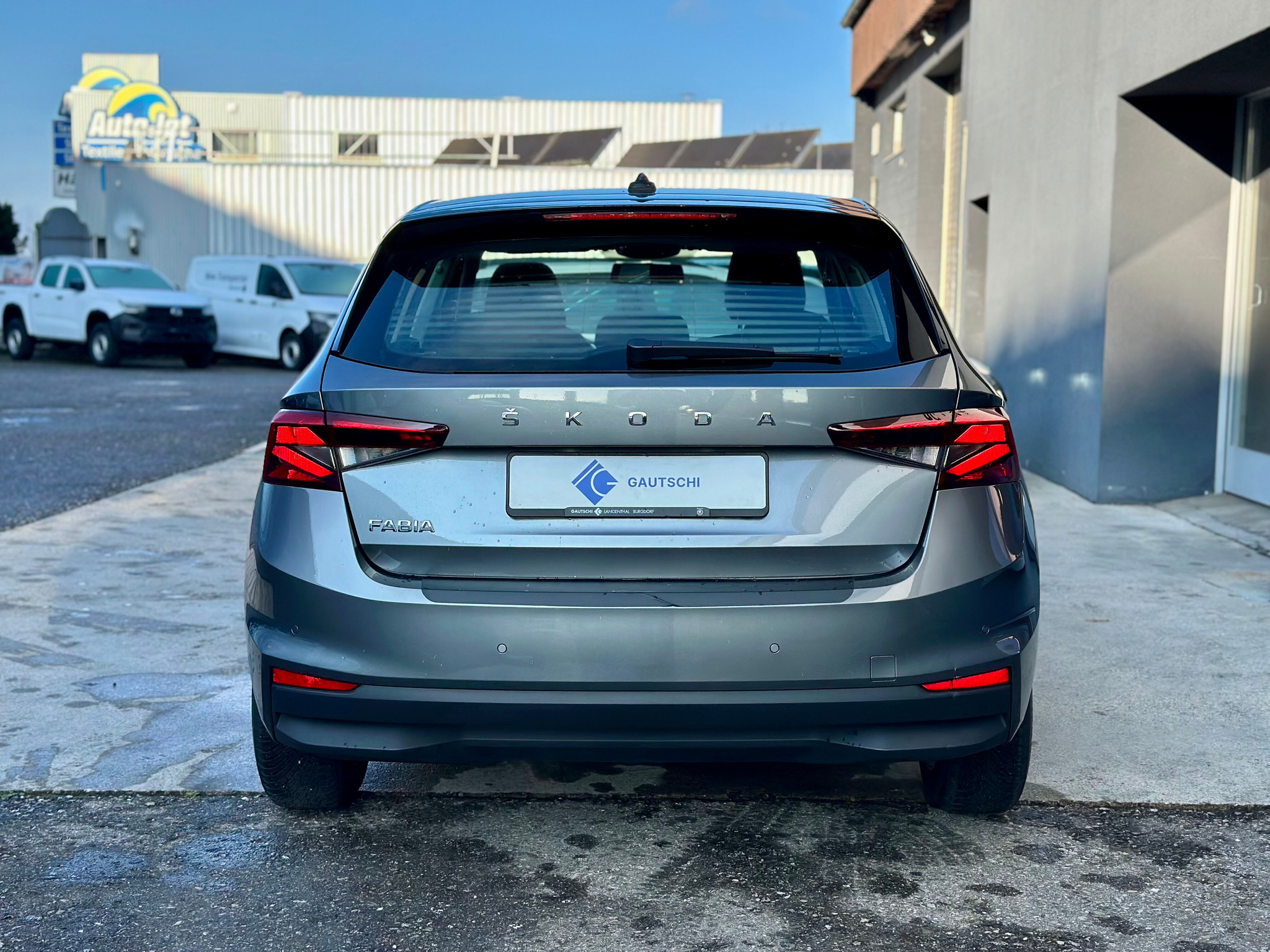 listing desktop thumbnail image 3