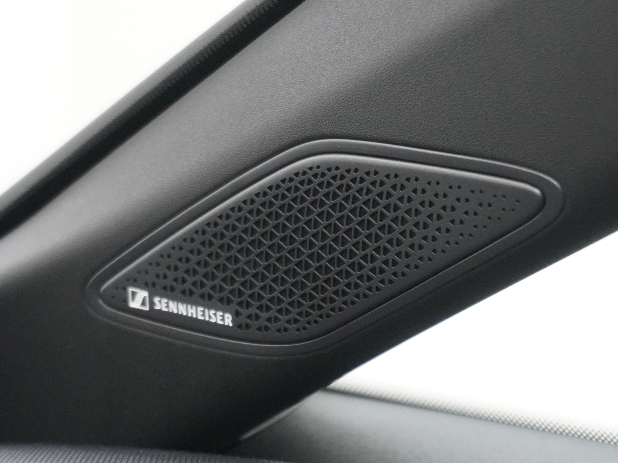 listing desktop thumbnail image 22