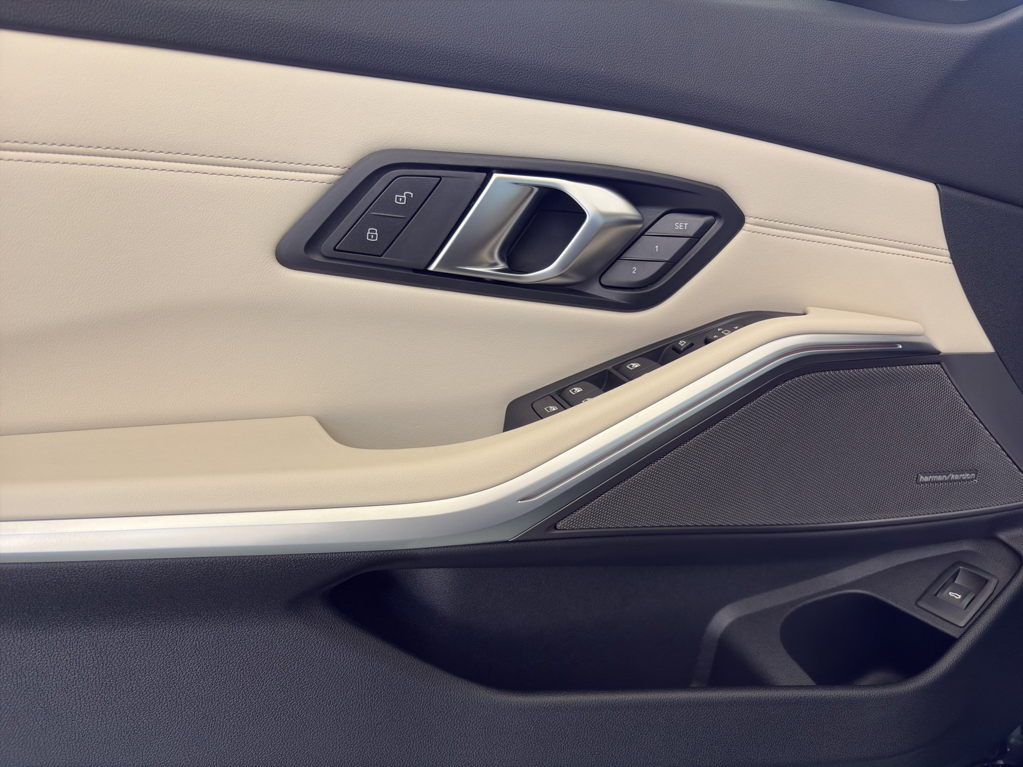 listing desktop thumbnail image 8