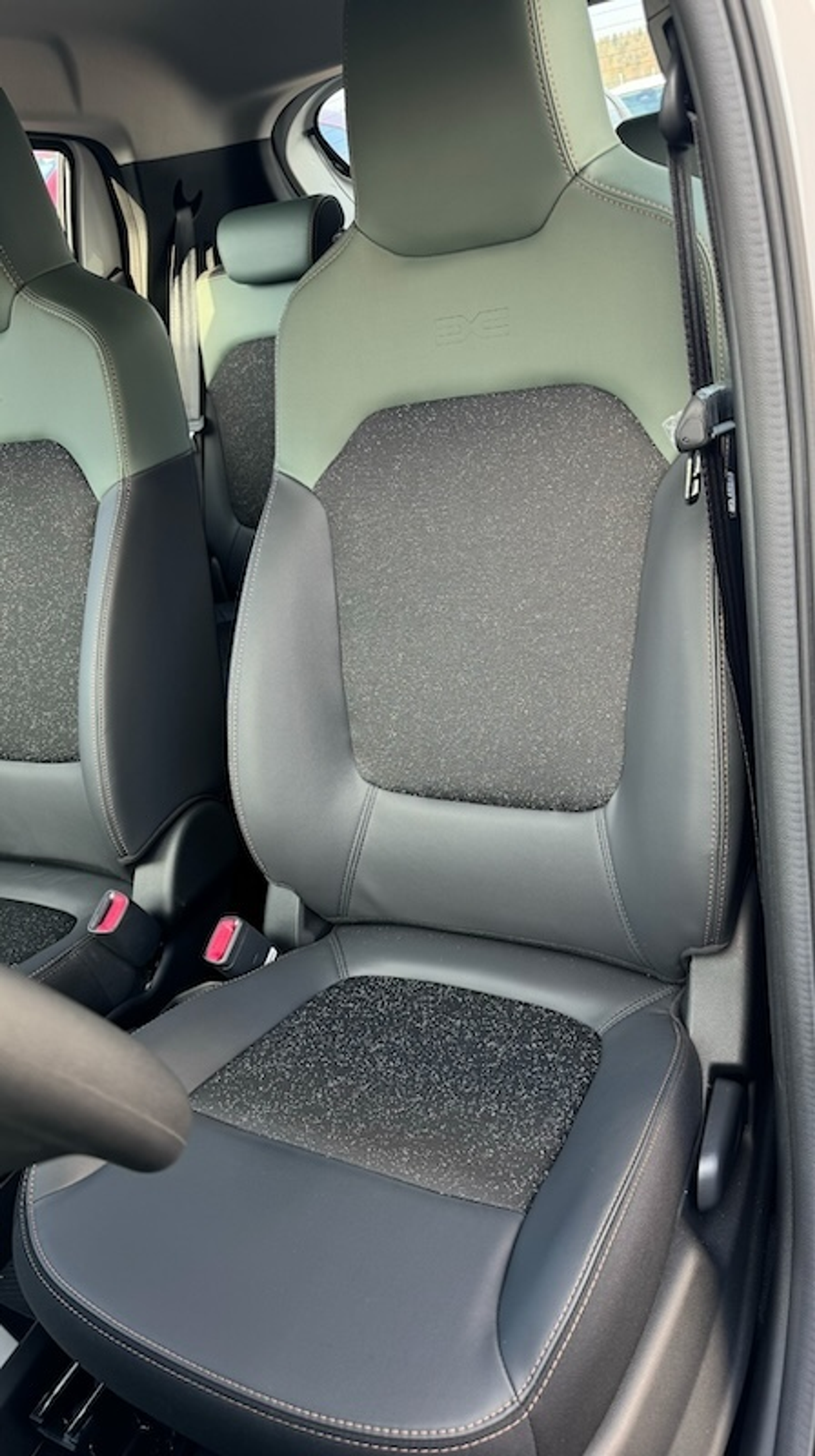 listing desktop thumbnail image 8