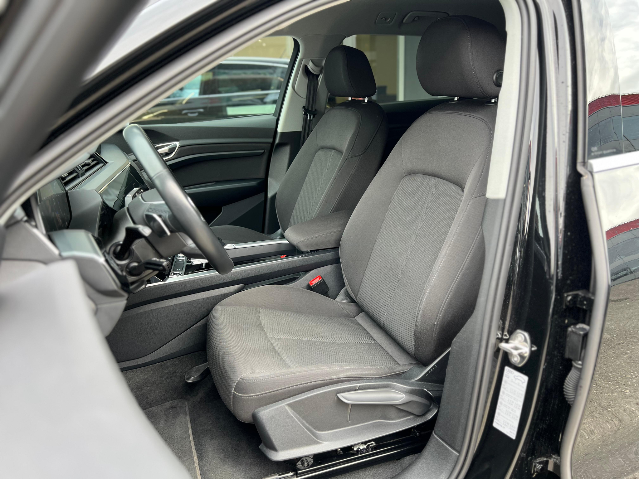 listing desktop thumbnail image 5