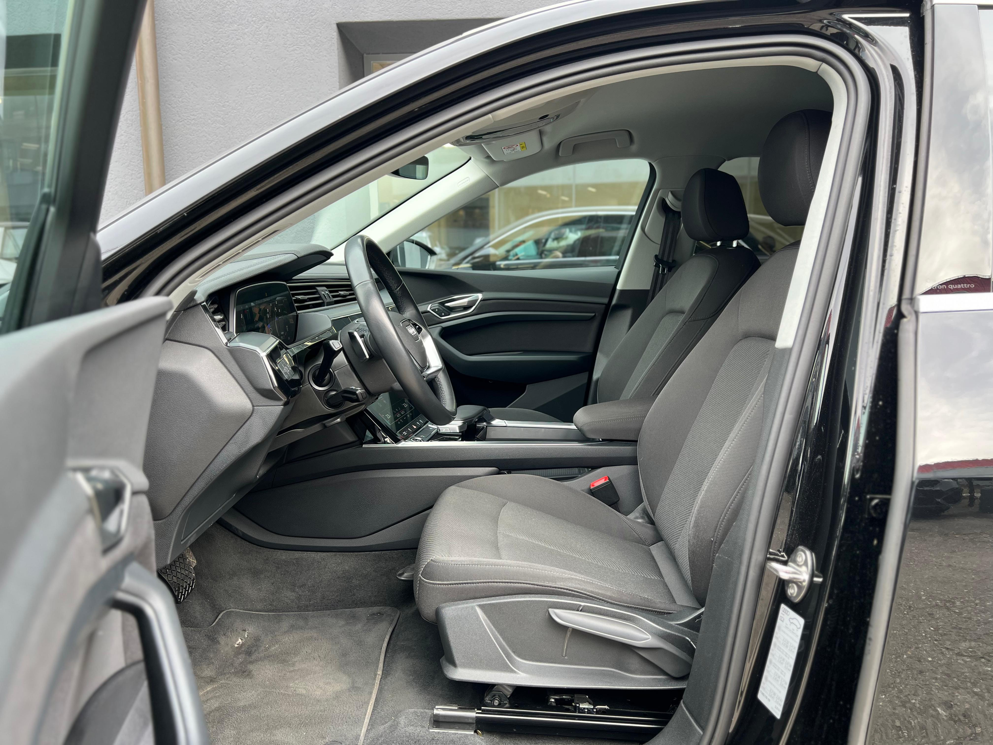 listing desktop thumbnail image 6