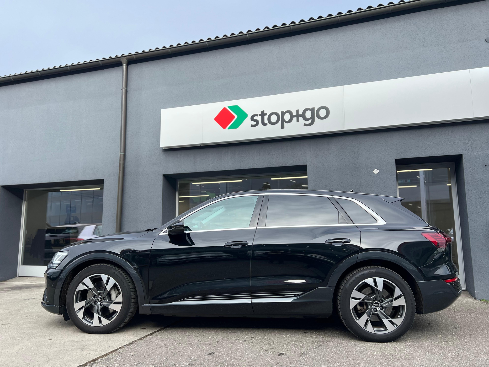 listing desktop thumbnail image 2