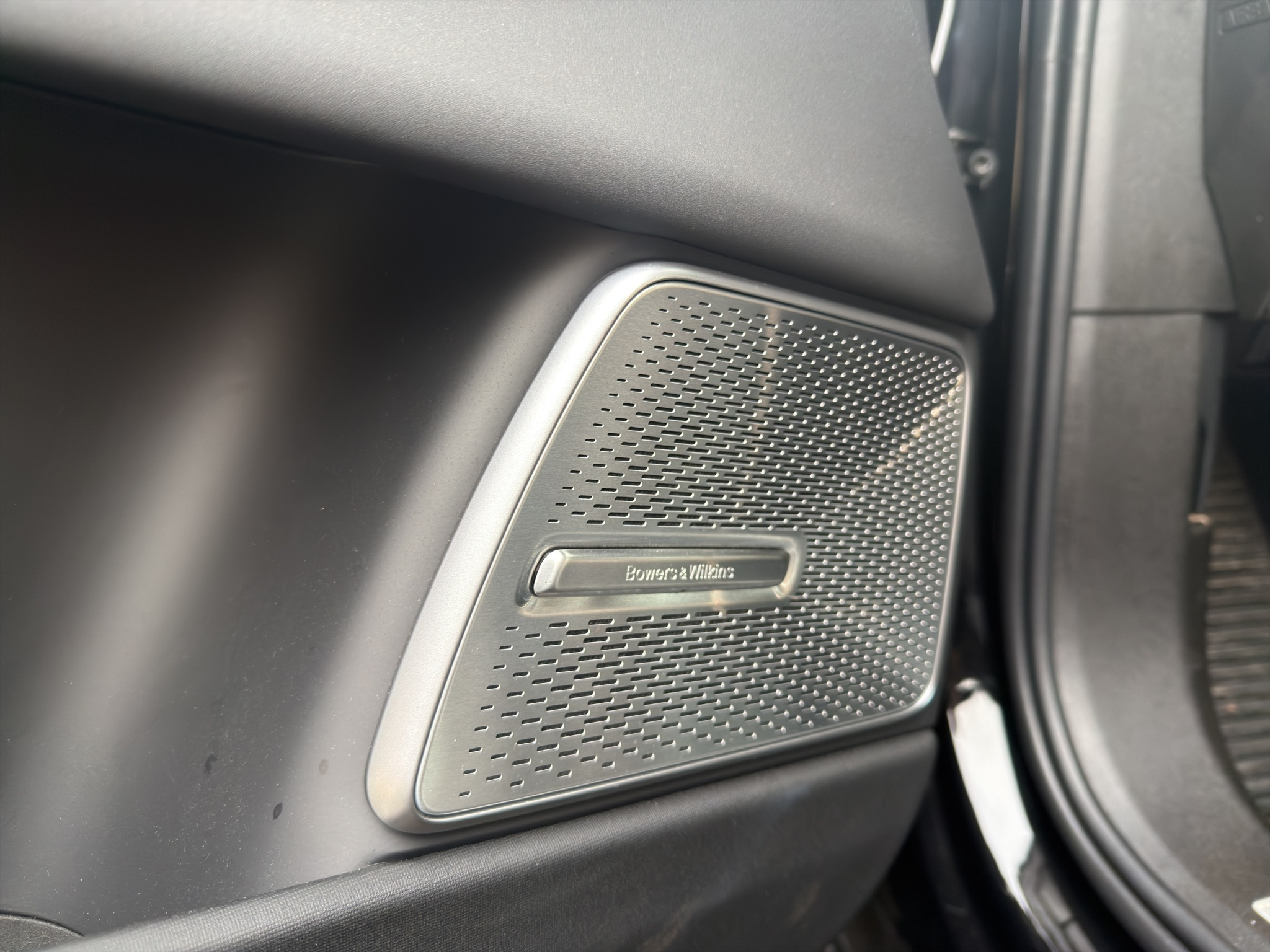 listing desktop thumbnail image 23