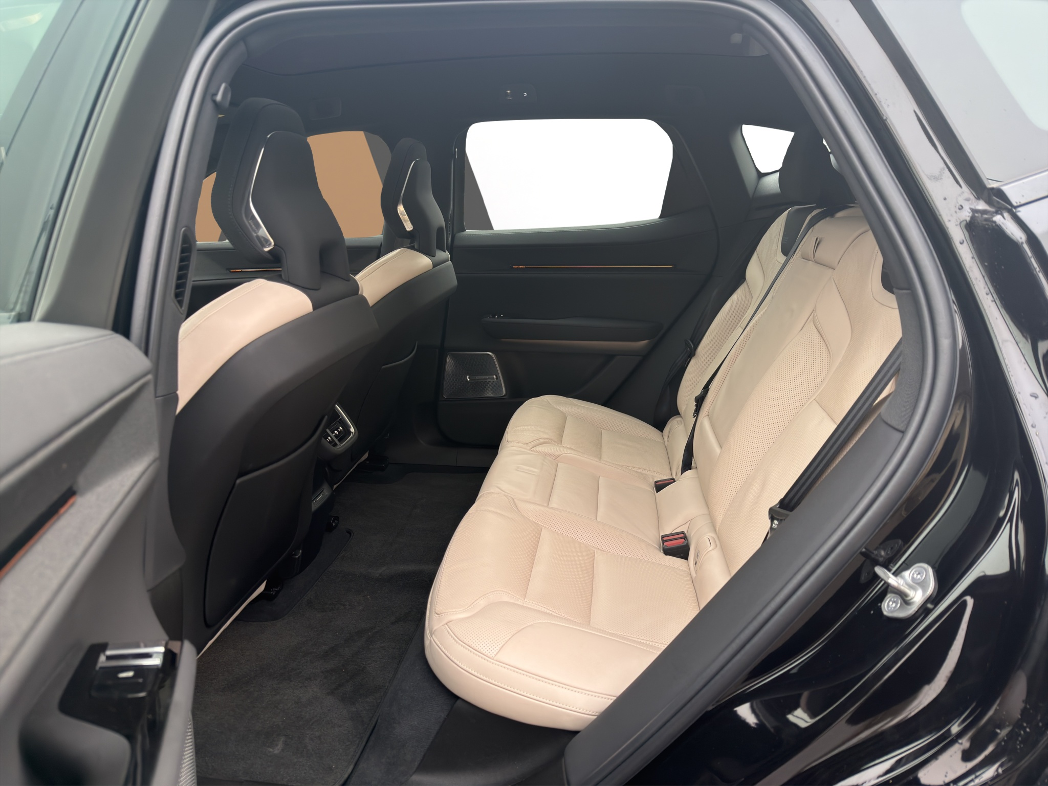 listing desktop thumbnail image 12