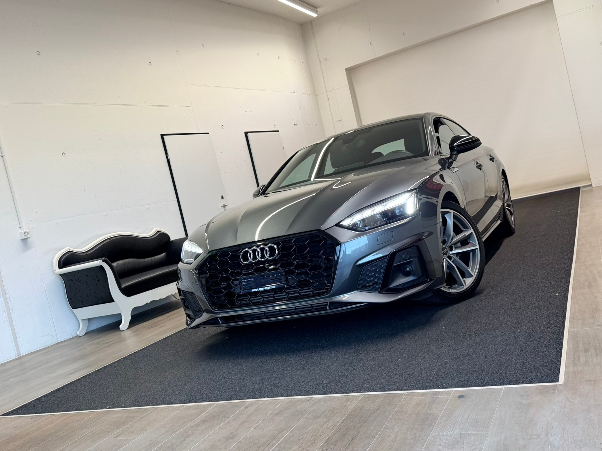 listing desktop thumbnail image 4