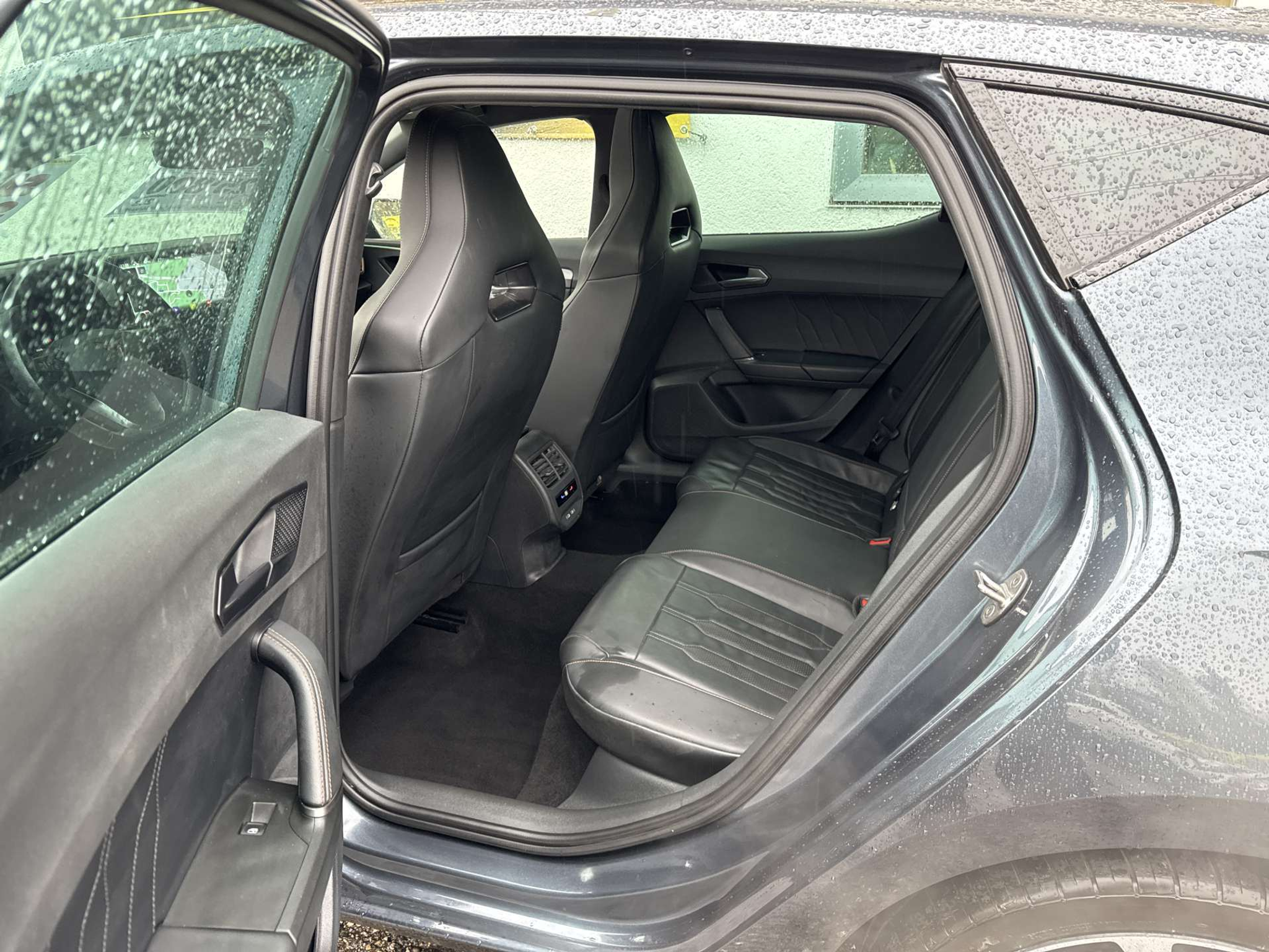 listing desktop thumbnail image 7