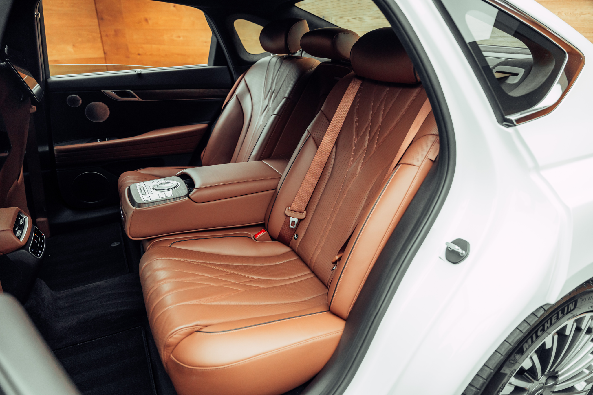 listing desktop thumbnail image 6