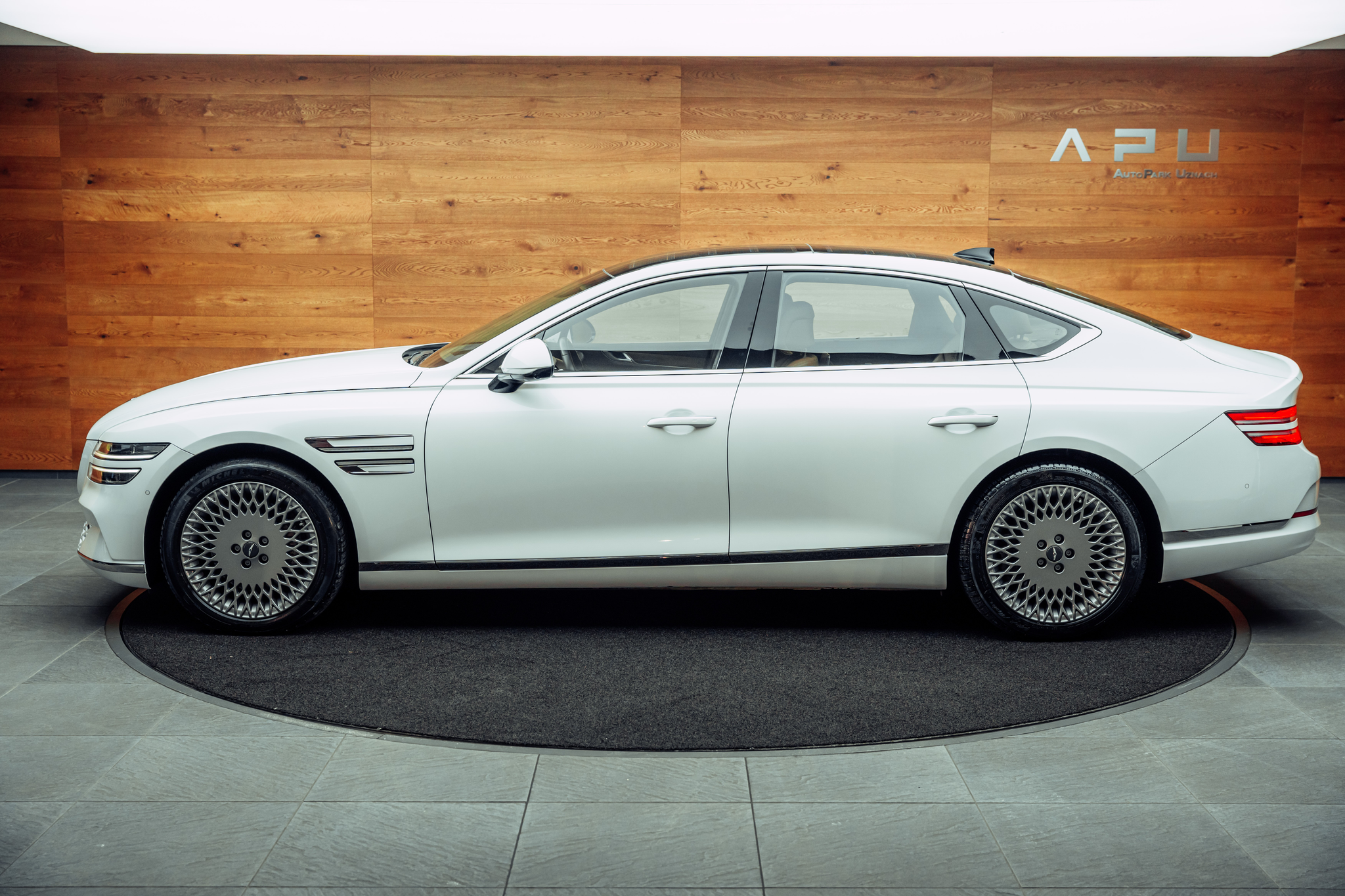 listing desktop thumbnail image 8