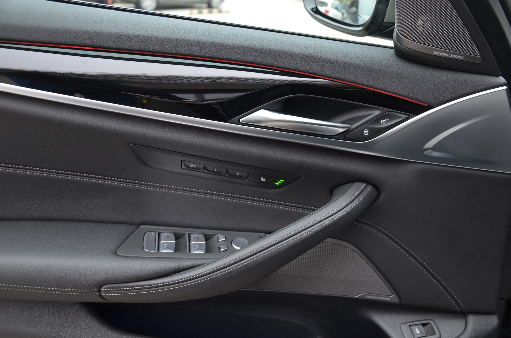 listing desktop thumbnail image 18