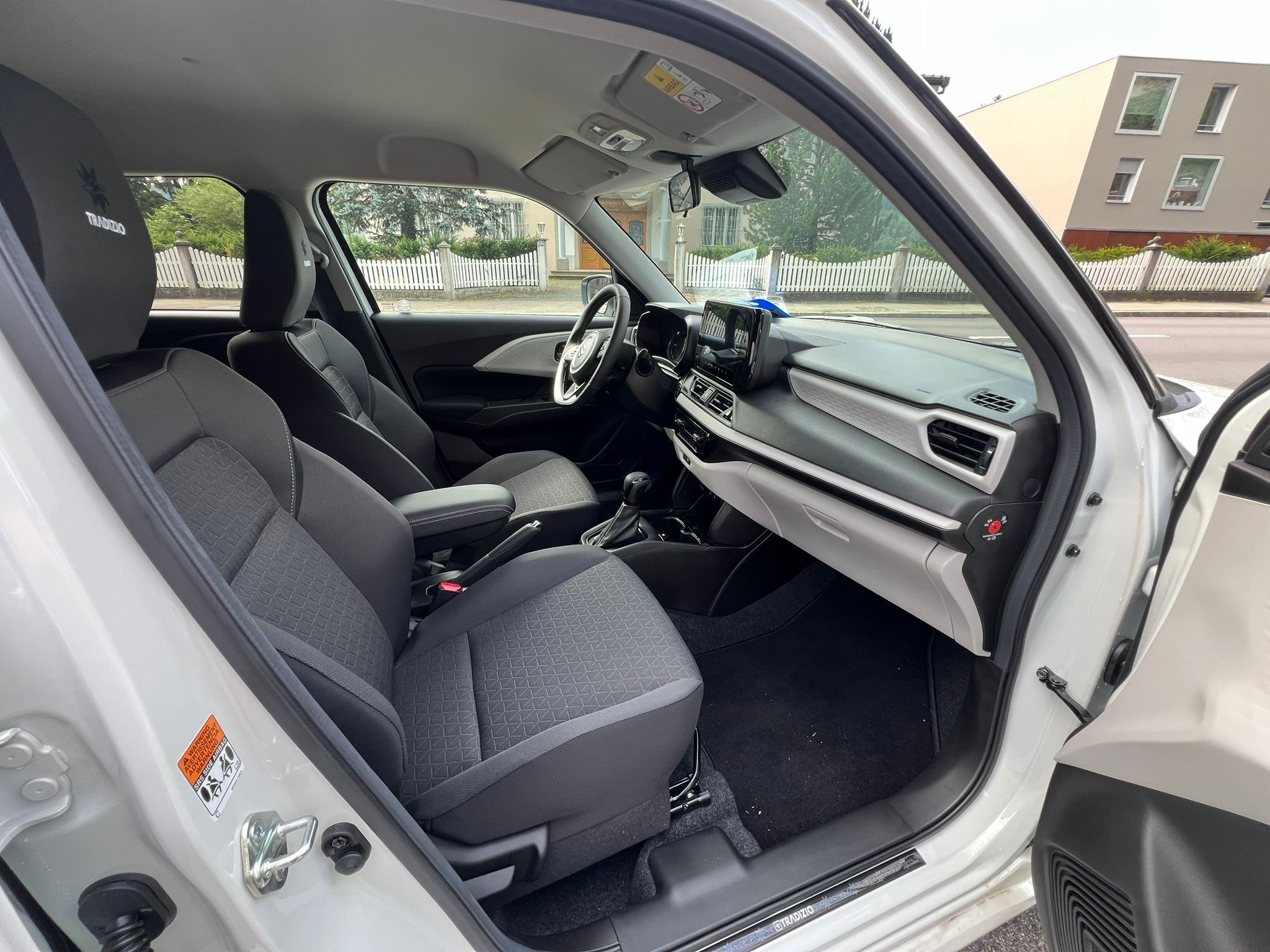 listing desktop thumbnail image 9