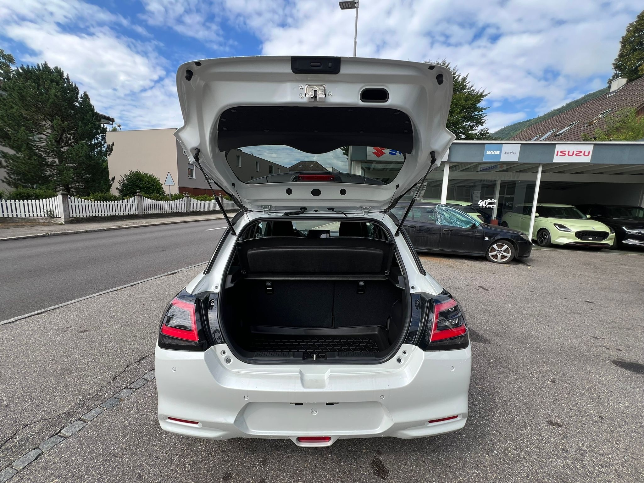 listing desktop thumbnail image 11