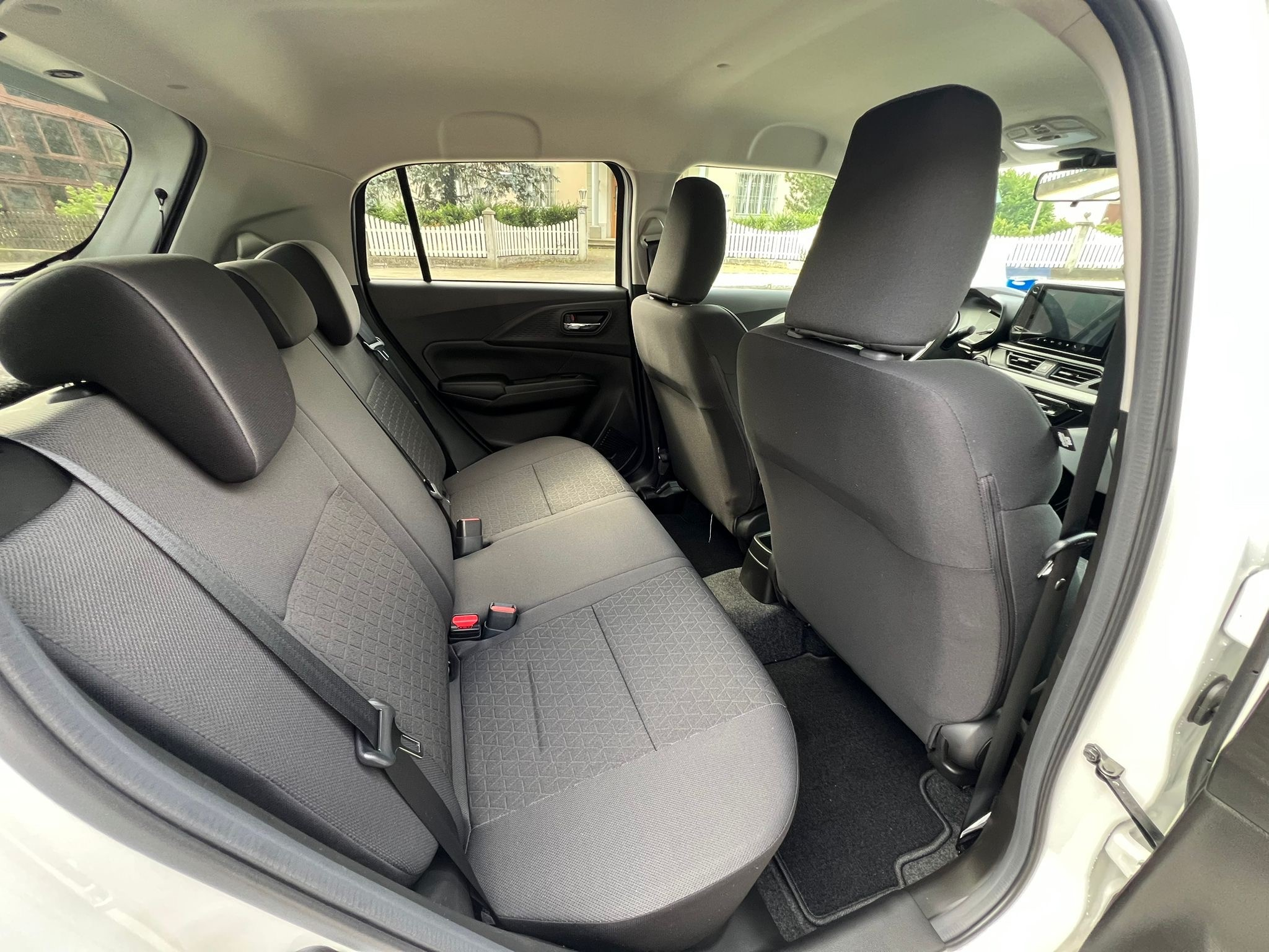 listing desktop thumbnail image 12