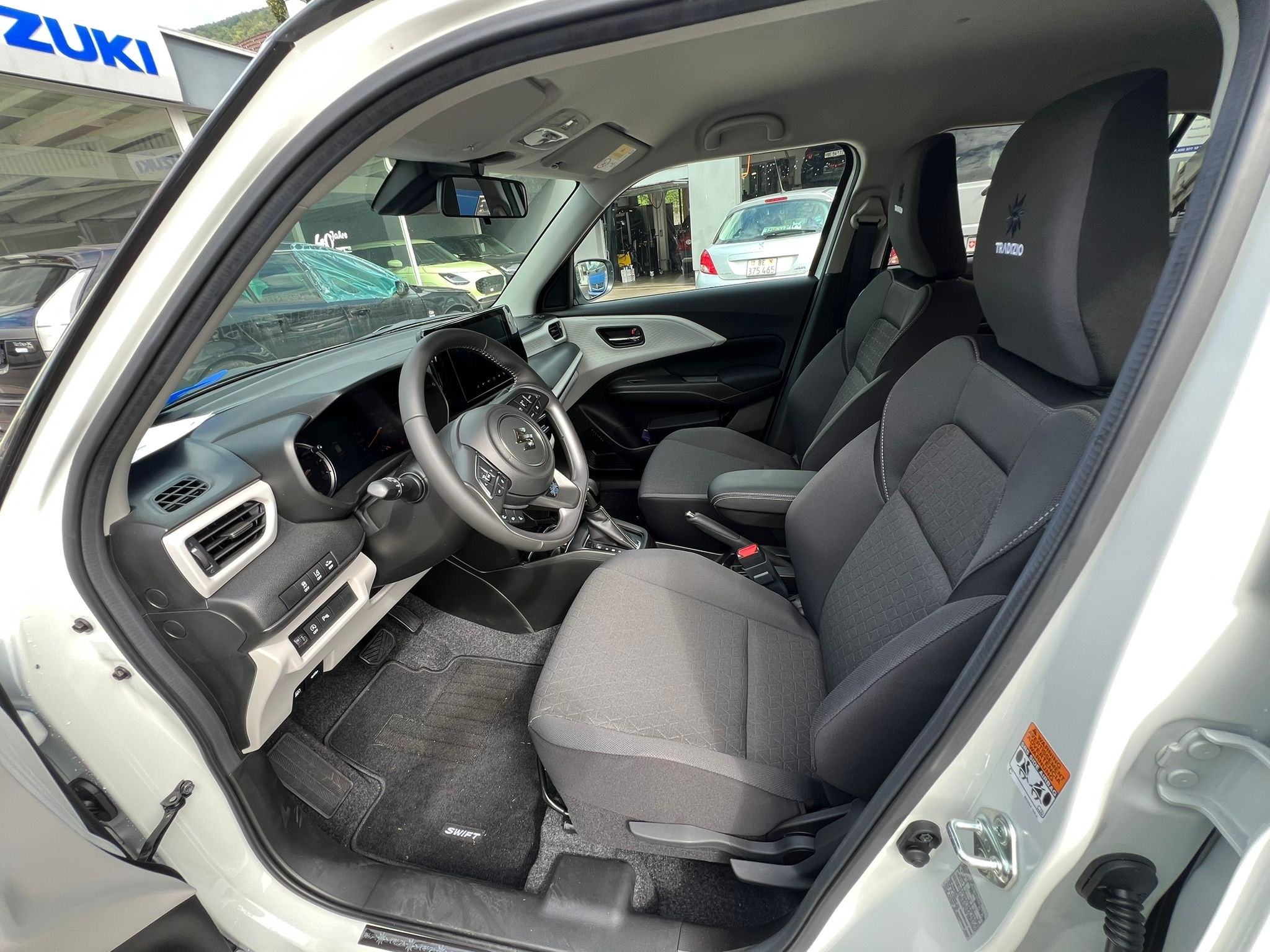 listing desktop thumbnail image 8