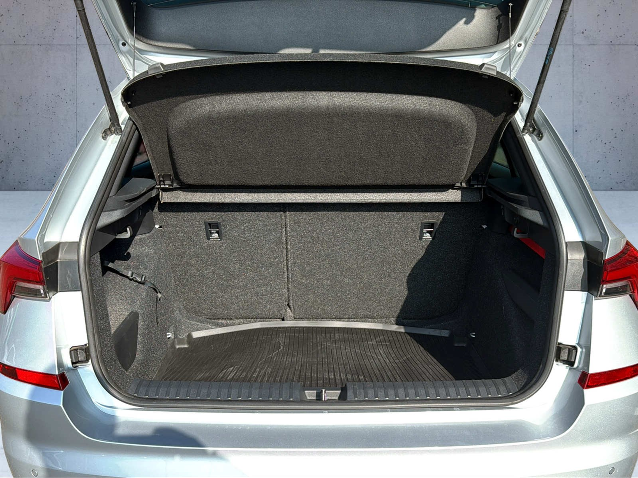 listing desktop thumbnail image 9