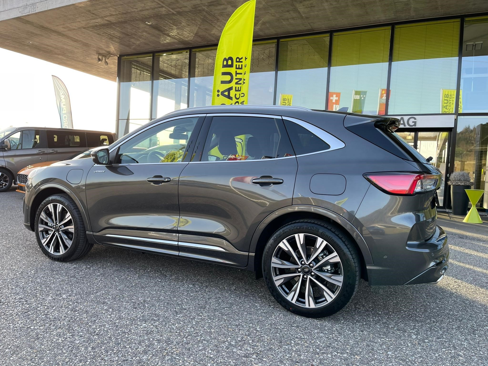 listing desktop thumbnail image 4