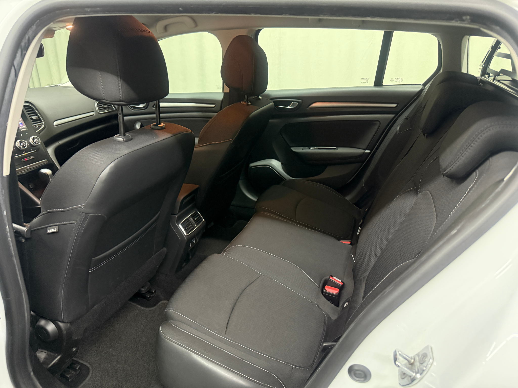 listing desktop thumbnail image 7