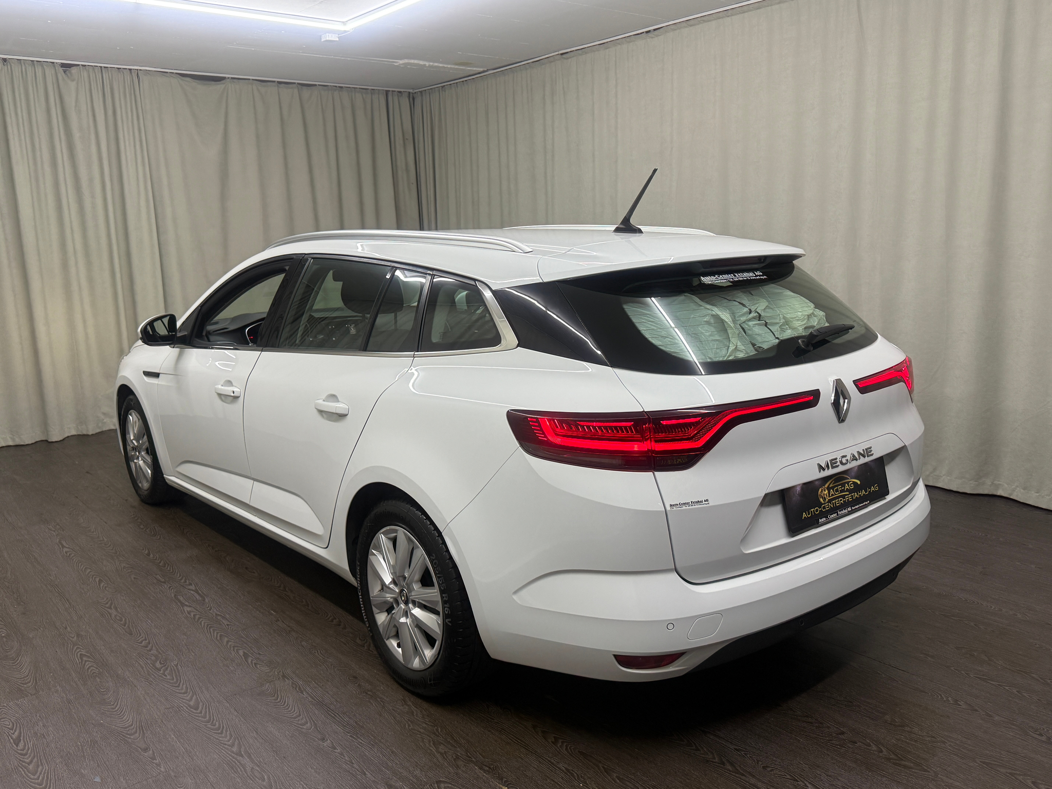 listing desktop thumbnail image 5