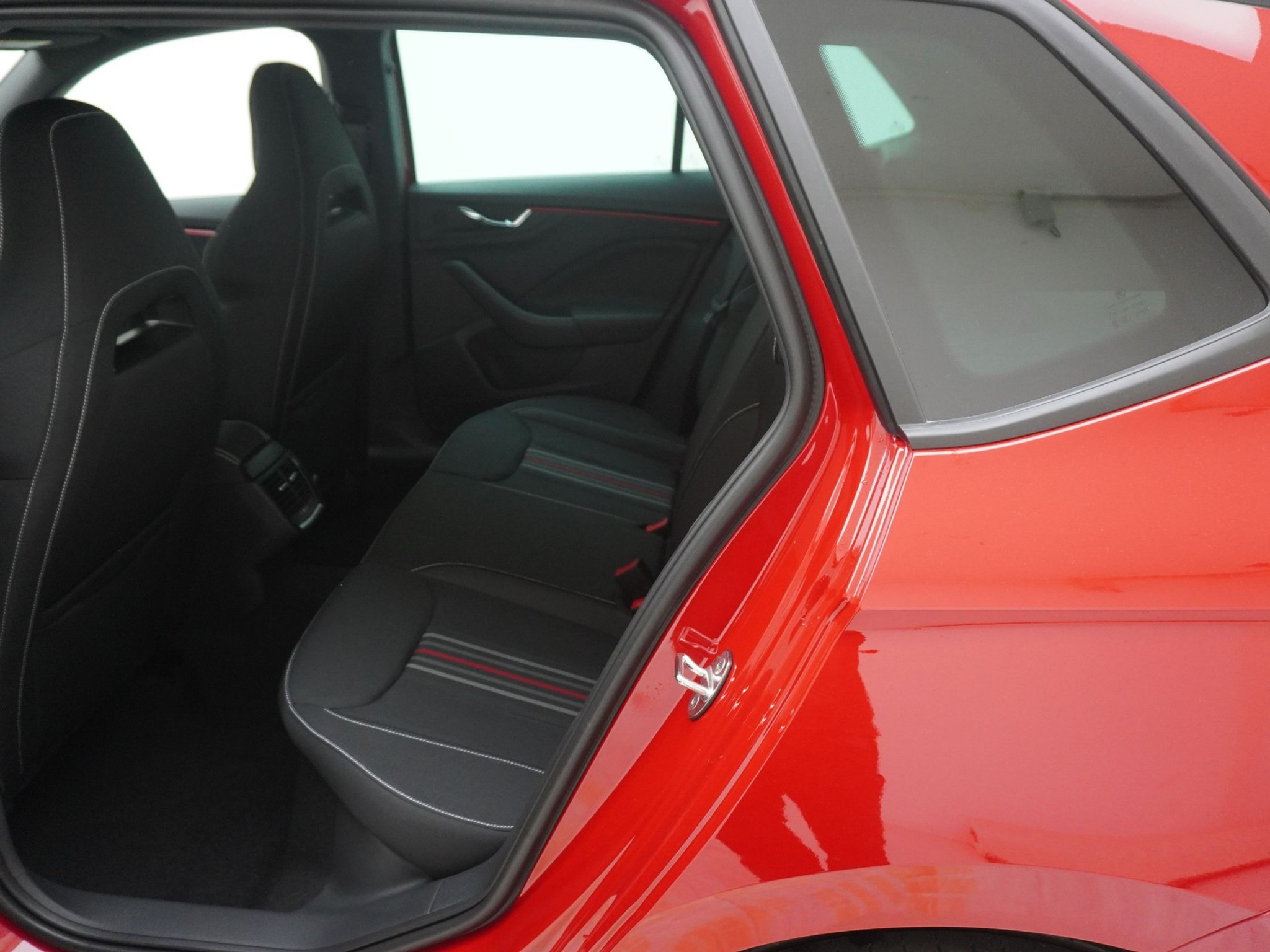 listing desktop thumbnail image 15