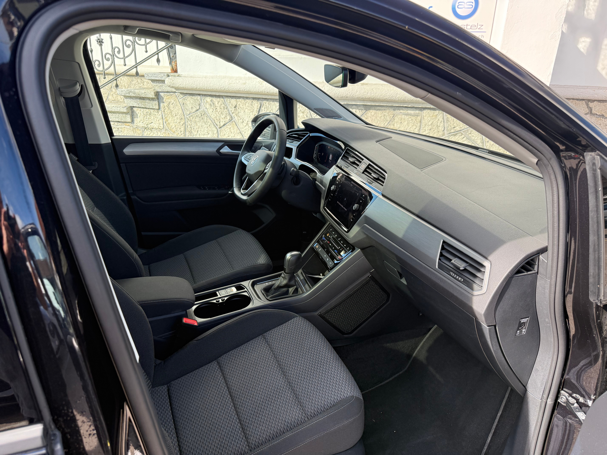 listing desktop thumbnail image 10