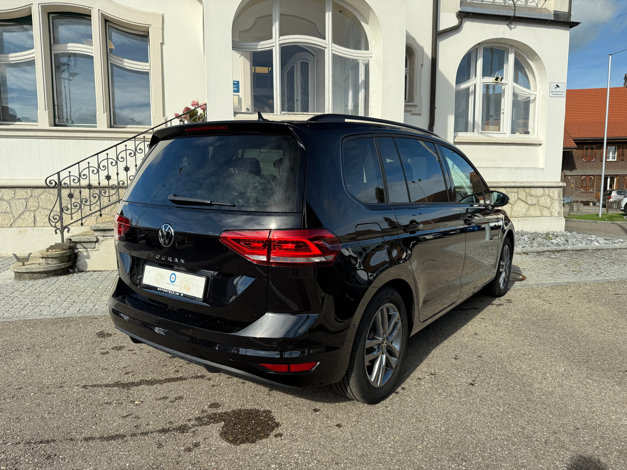 listing desktop thumbnail image 4