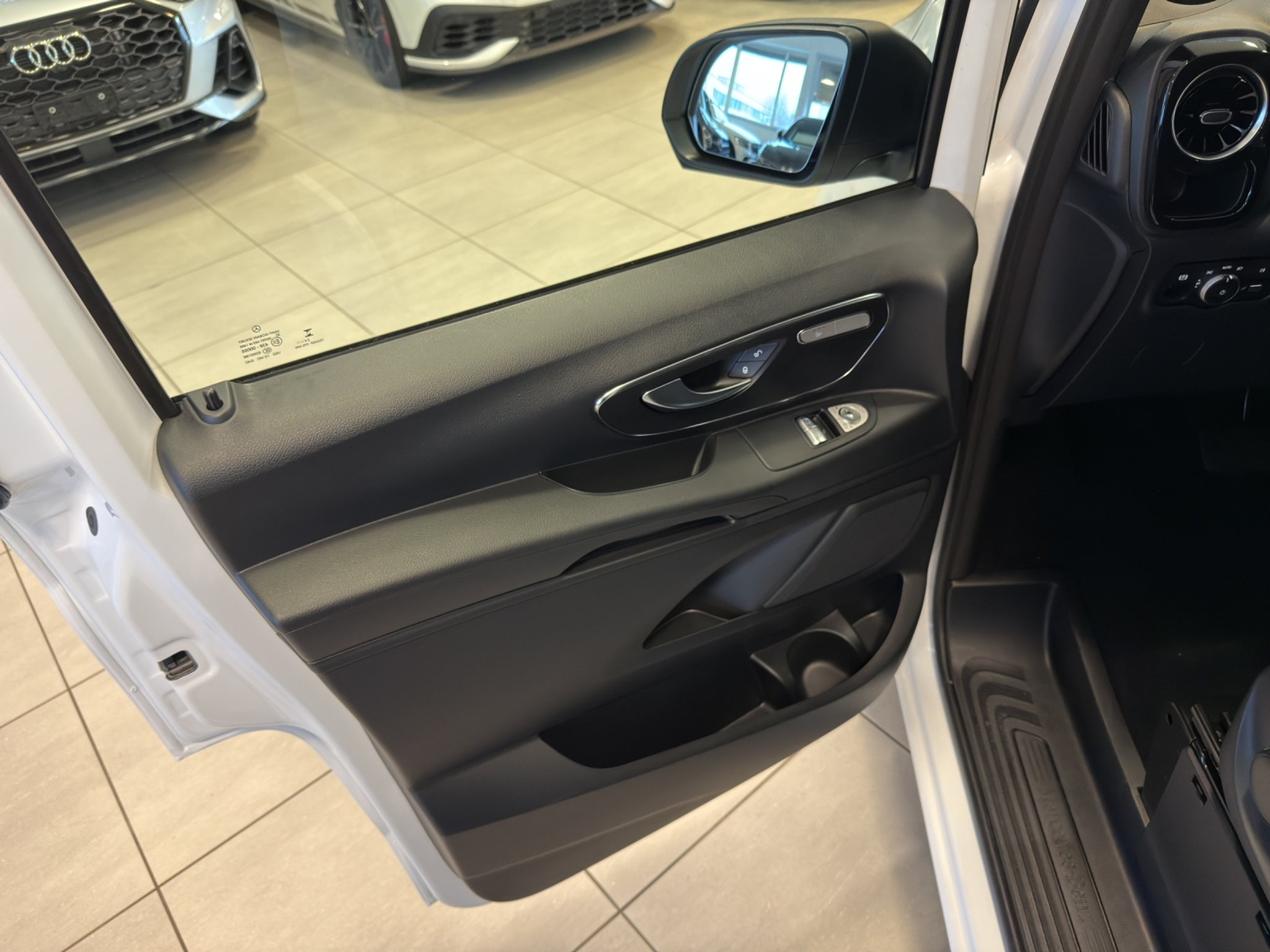 listing desktop thumbnail image 8