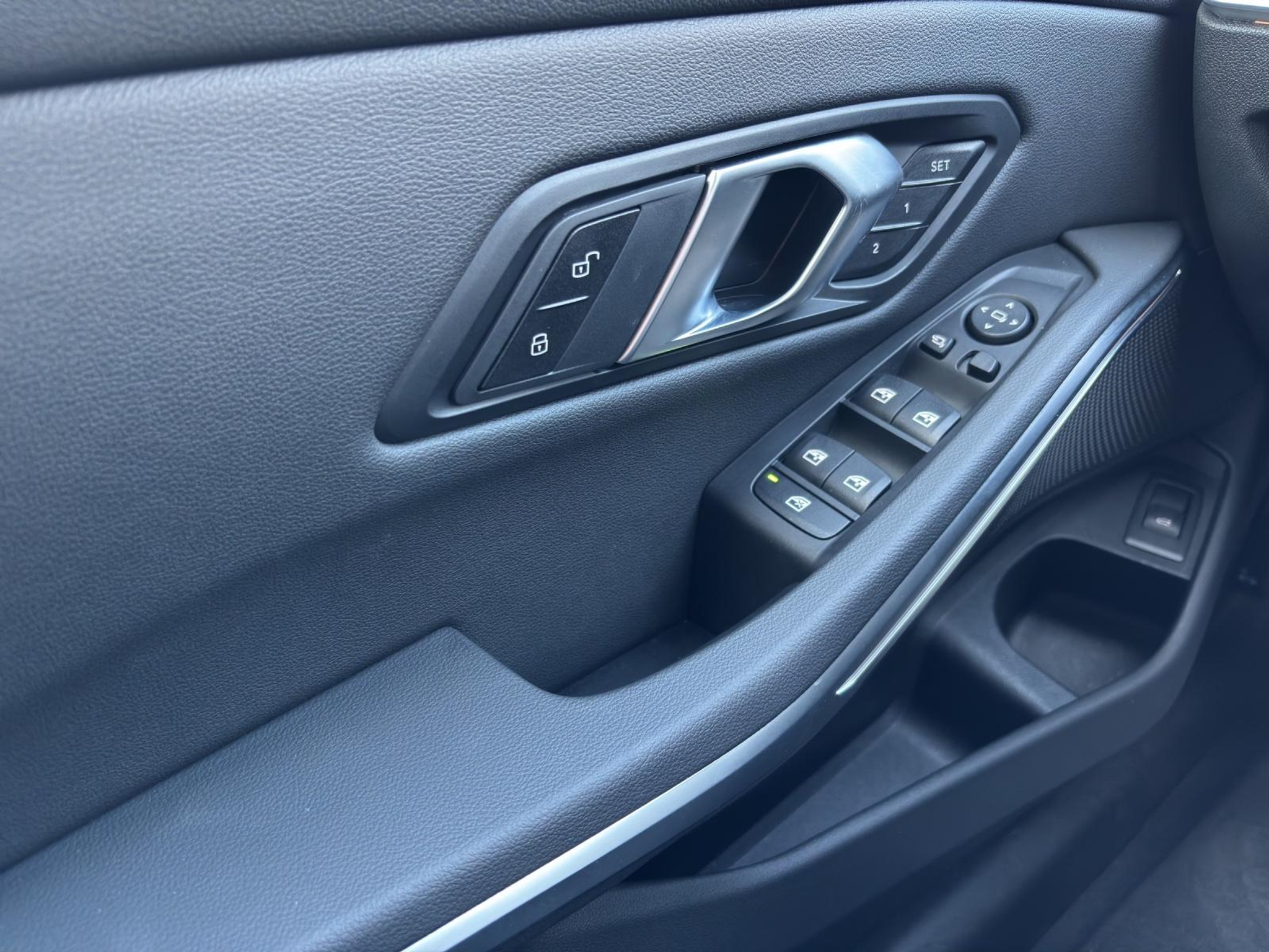 listing desktop thumbnail image 16