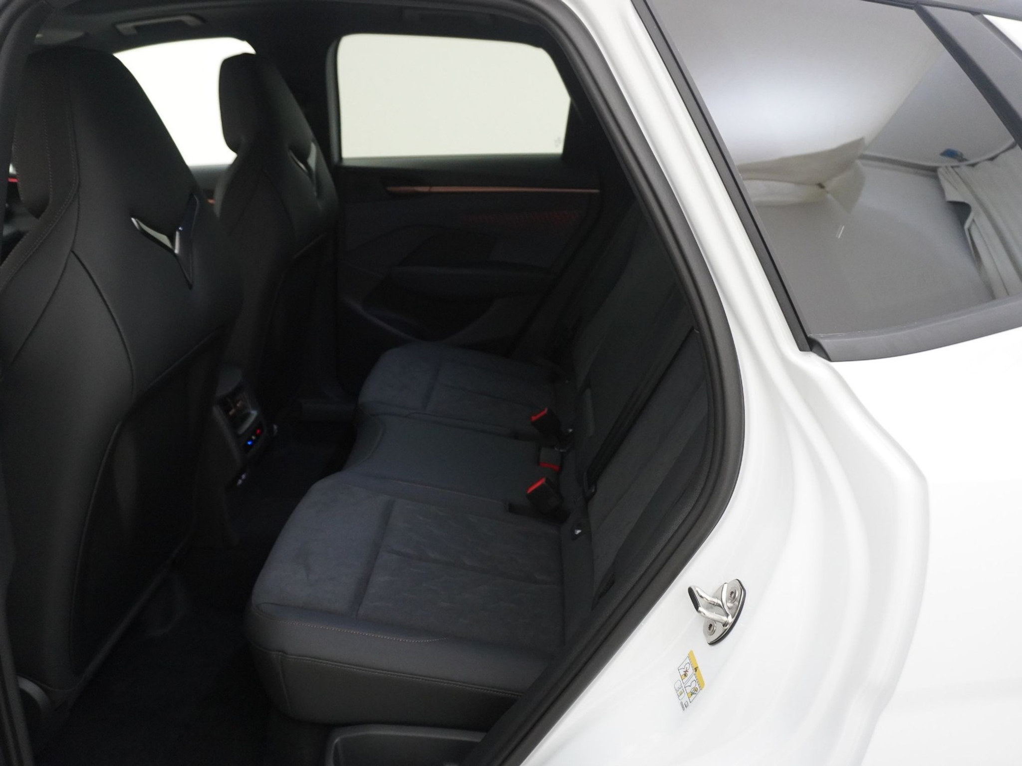 listing desktop thumbnail image 15