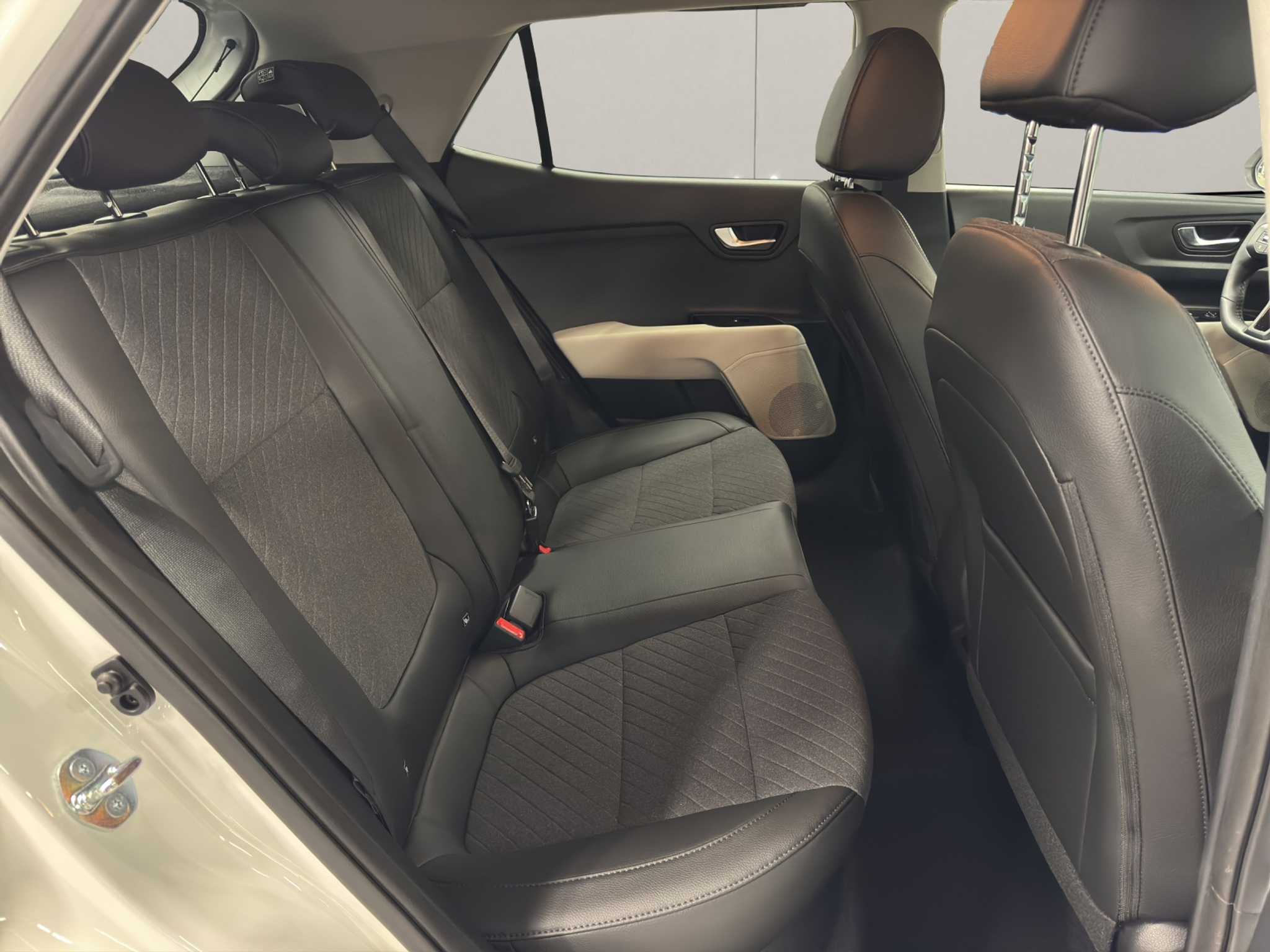 listing desktop thumbnail image 11