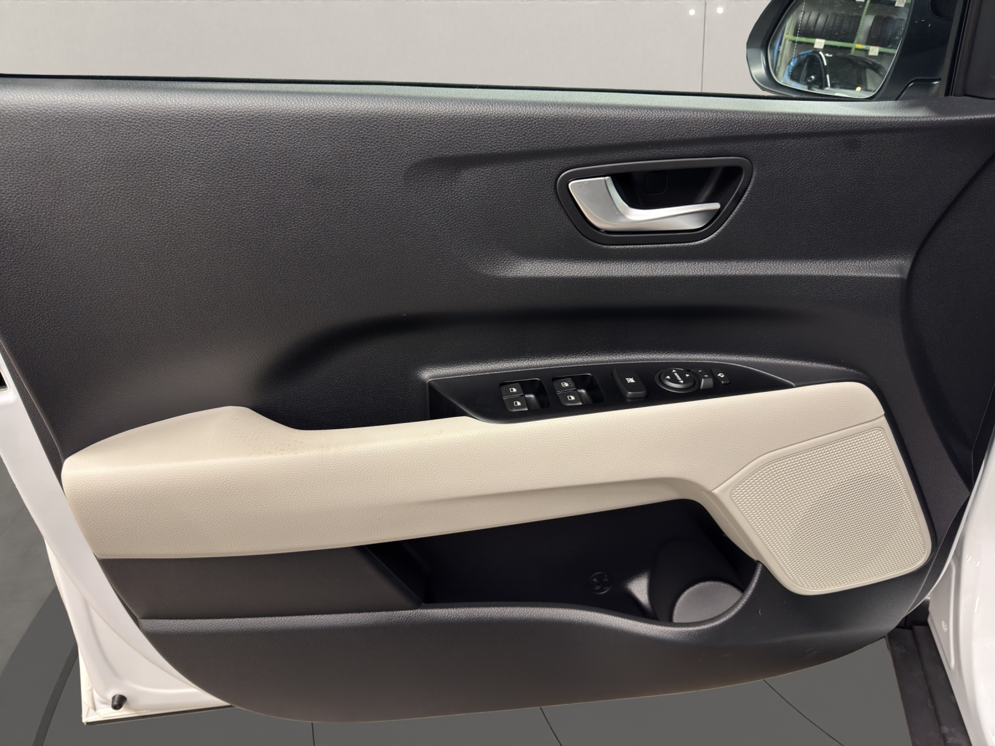 listing desktop thumbnail image 14