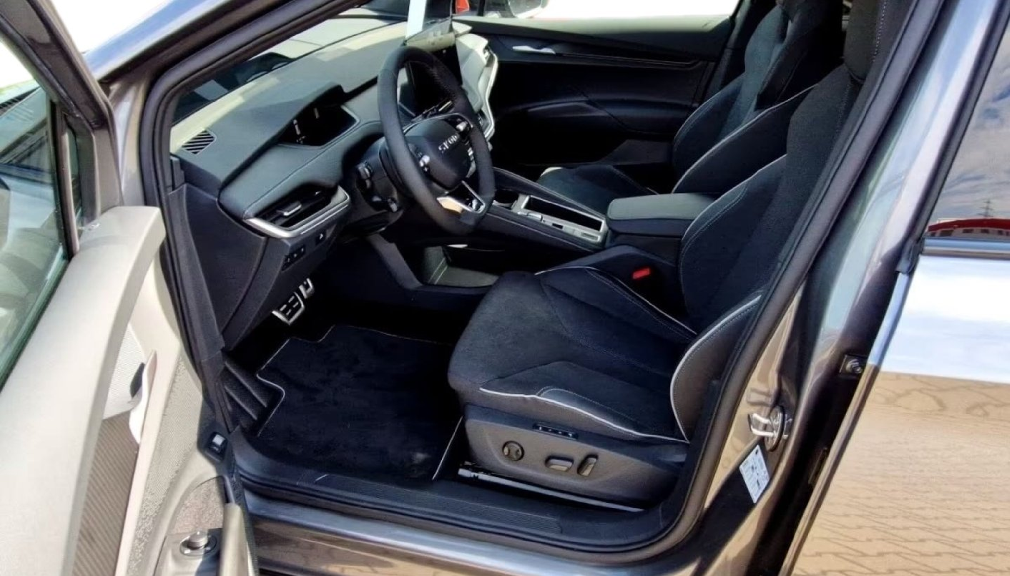 listing desktop thumbnail image 7