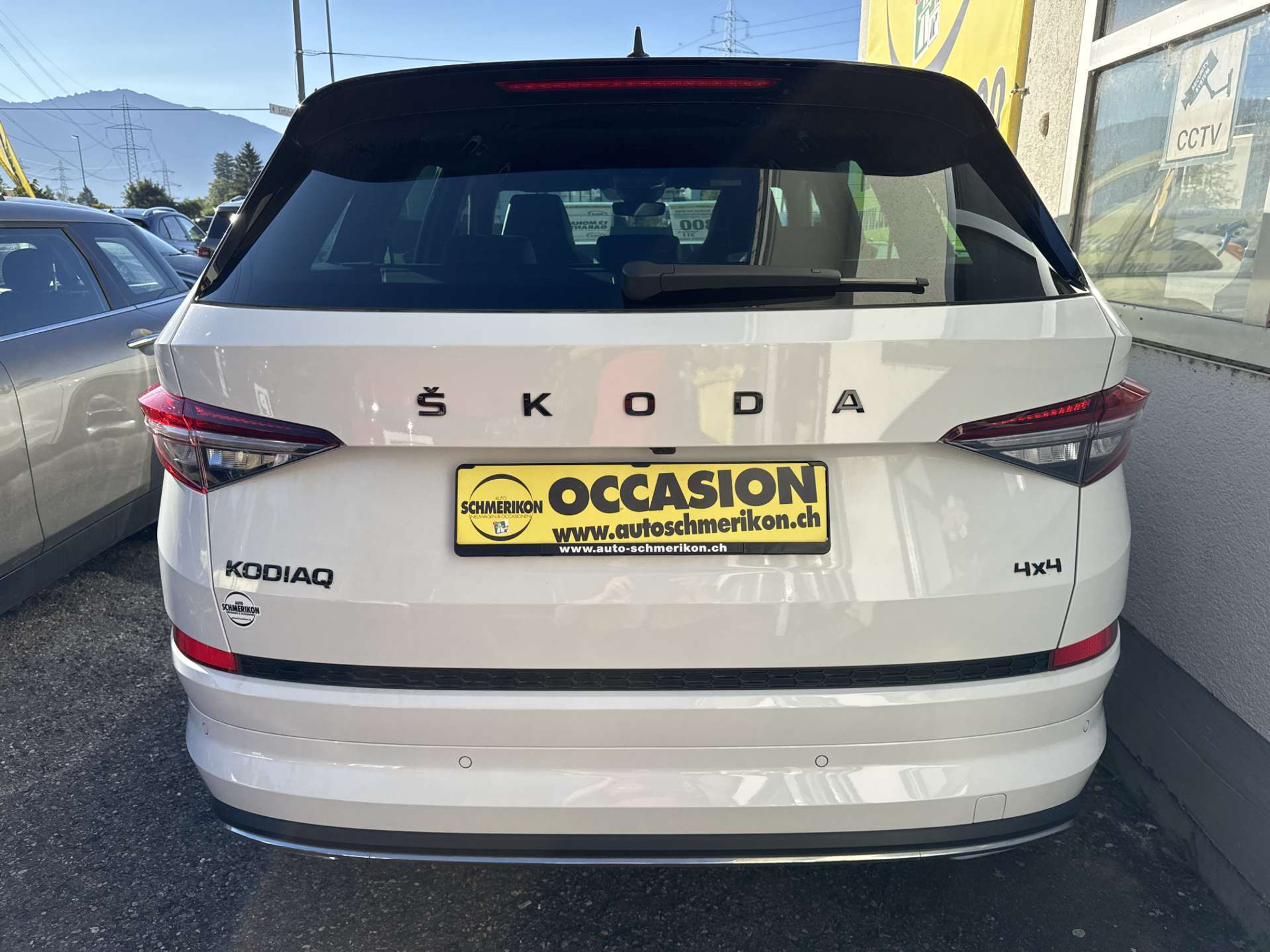 listing desktop thumbnail image 3