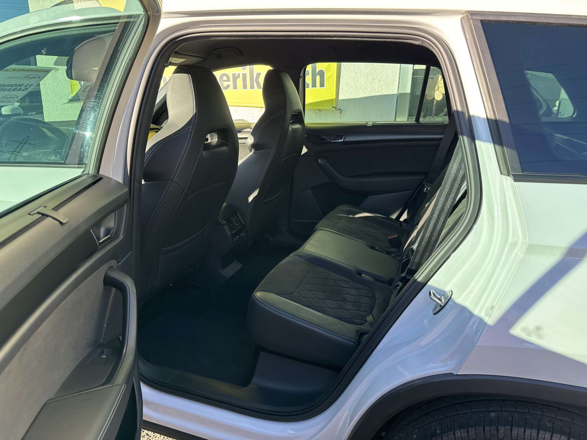 listing desktop thumbnail image 7