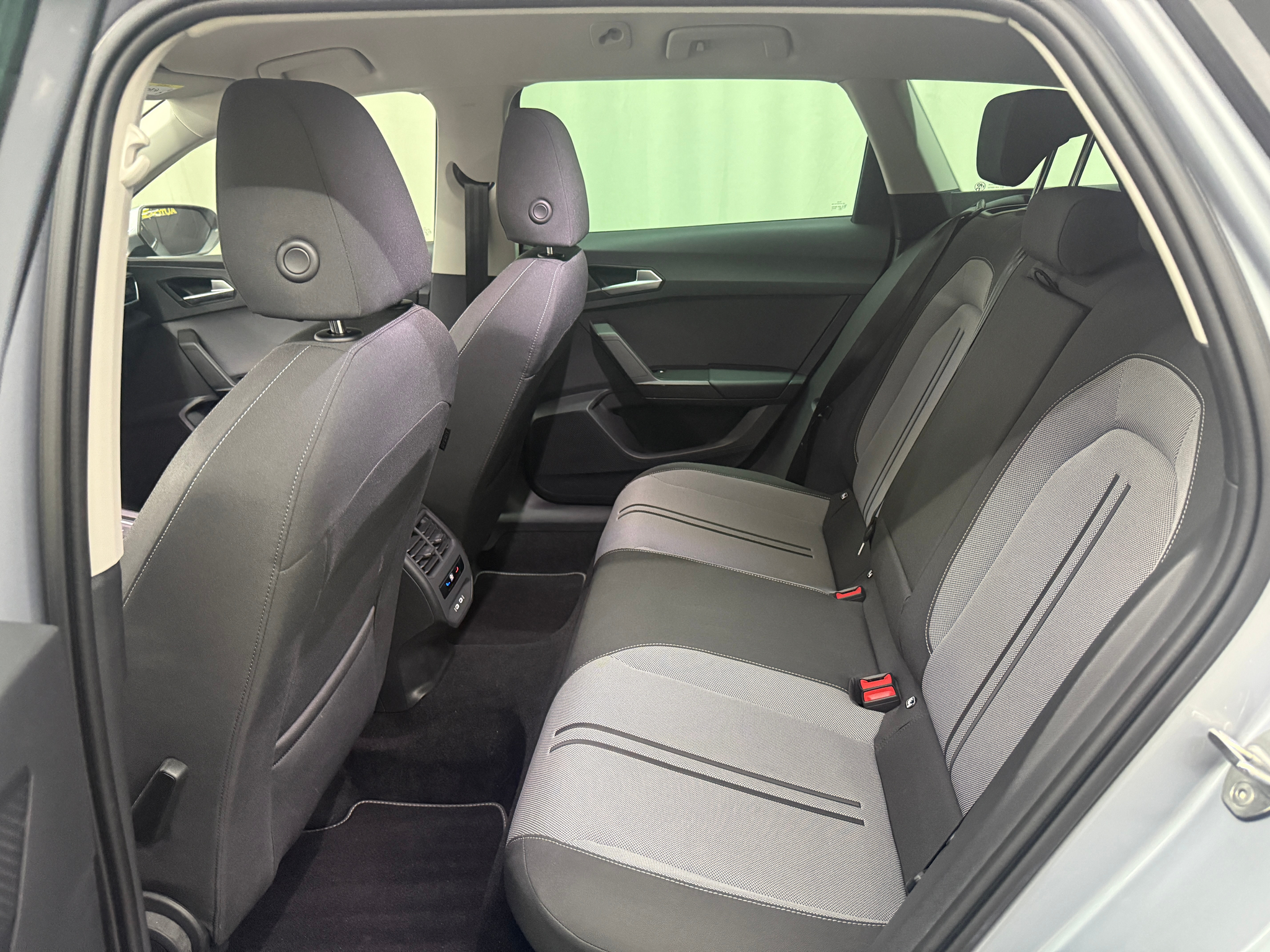 listing desktop thumbnail image 11