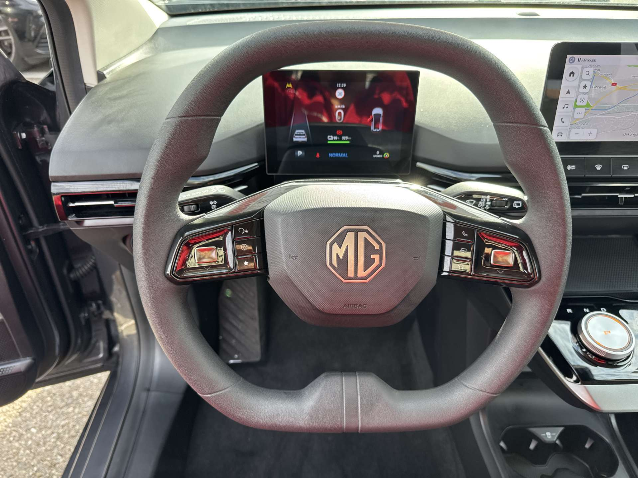 listing desktop thumbnail image 15